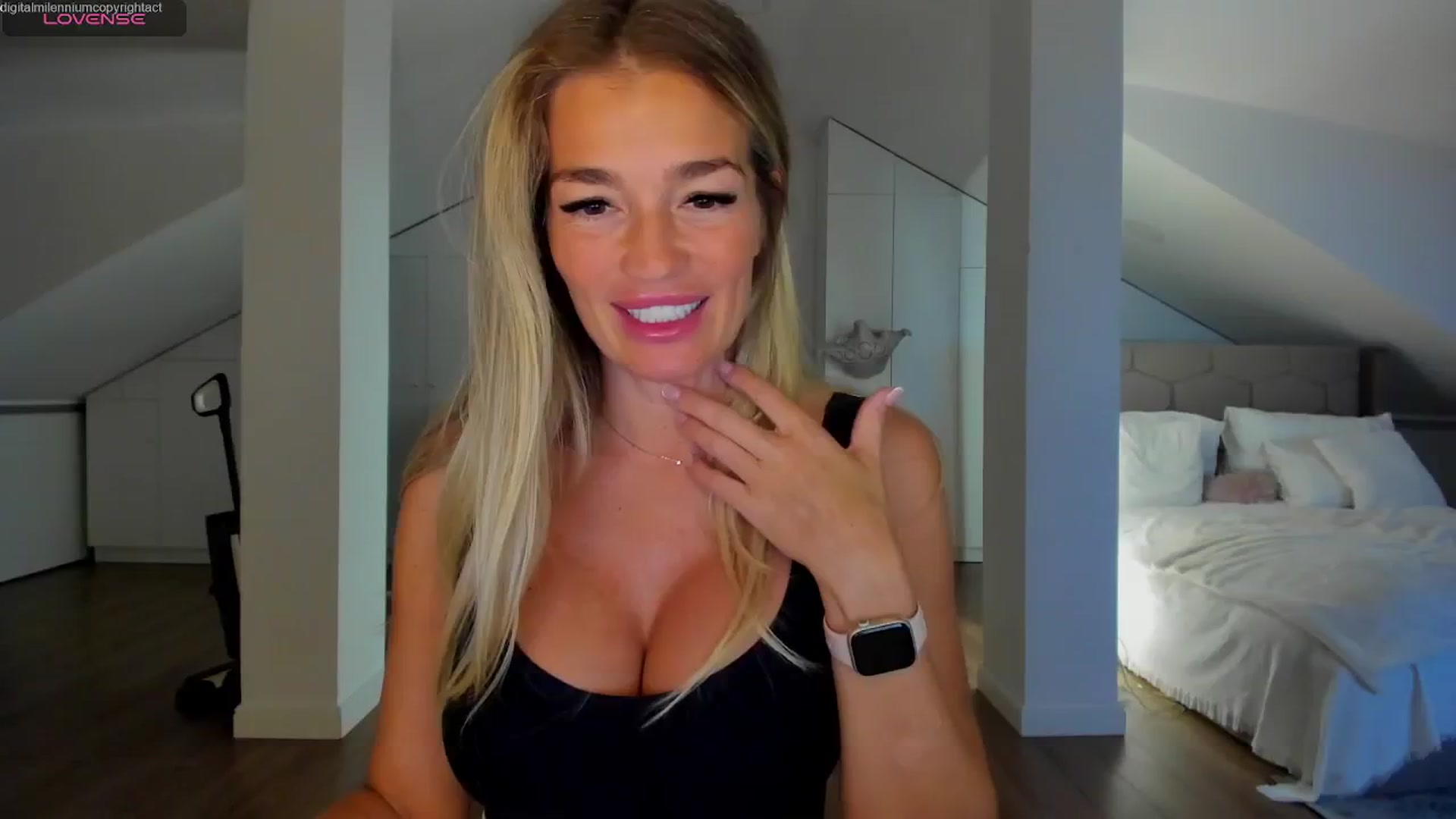 Gallery image thumbnail from Spicyqueen87's myfreecams stream on, 04/30/2026, 24:14 image 11 of 20