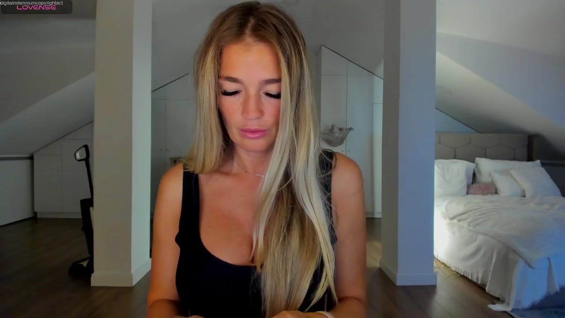 Gallery image thumbnail from Spicyqueen87's myfreecams stream on, 04/30/2026, 24:14 image 7 of 20