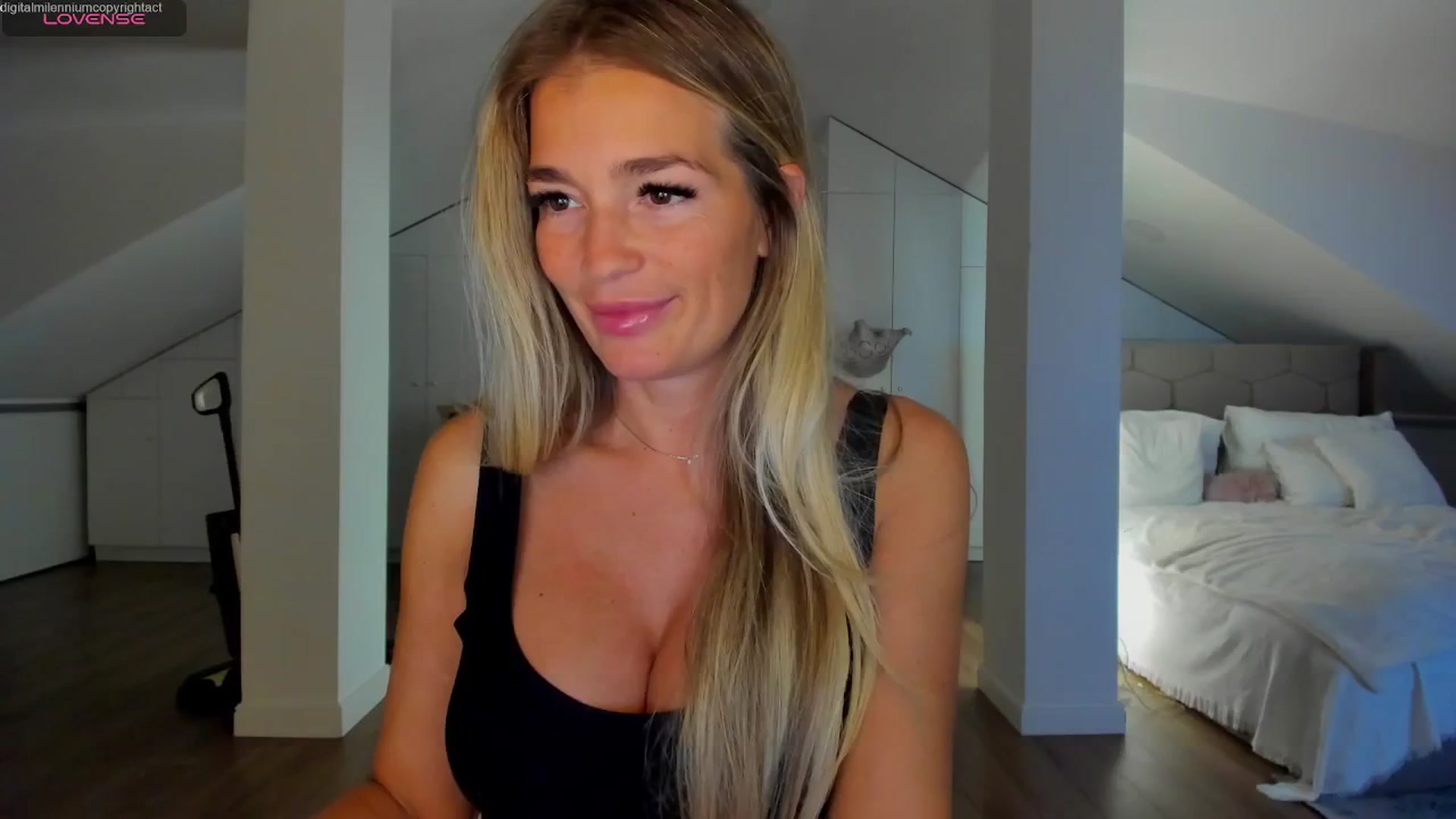 Gallery image thumbnail from Spicyqueen87's myfreecams stream on, 04/30/2026, 24:14 image 8 of 20