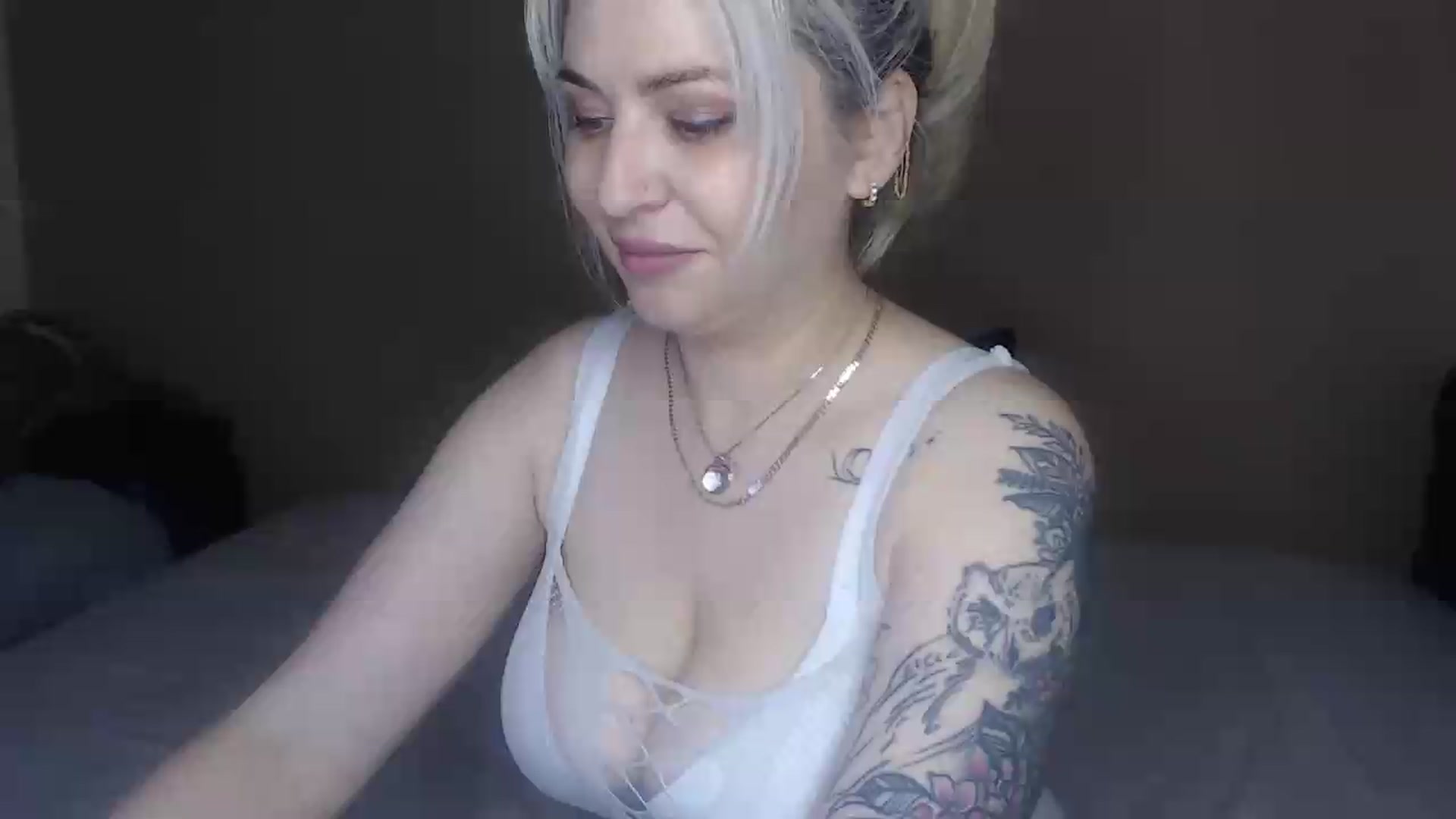 Gallery image thumbnail from SpoiledClaire's myfreecams stream on, 05/17/2026, 22:05 image 13 of 20
