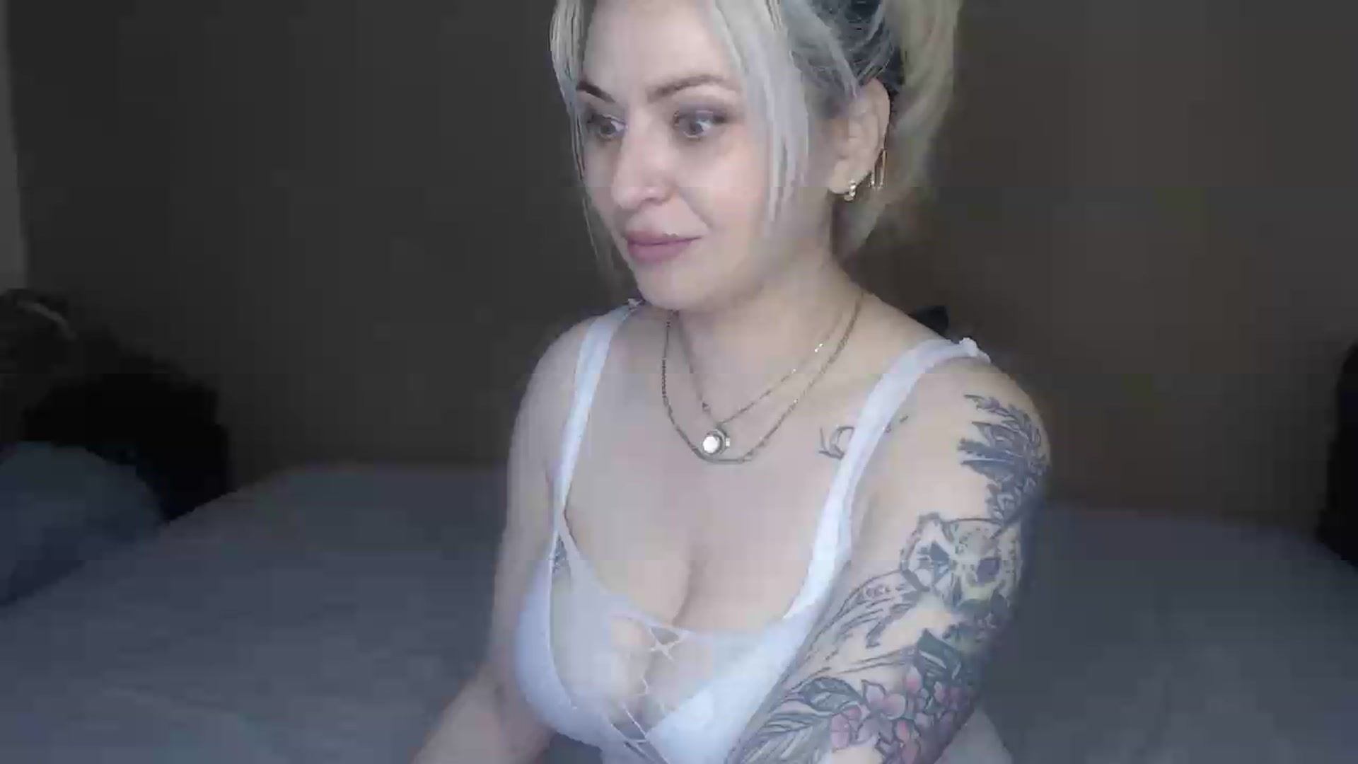 Gallery image thumbnail from SpoiledClaire's myfreecams stream on, 05/17/2026, 22:05 image 10 of 20