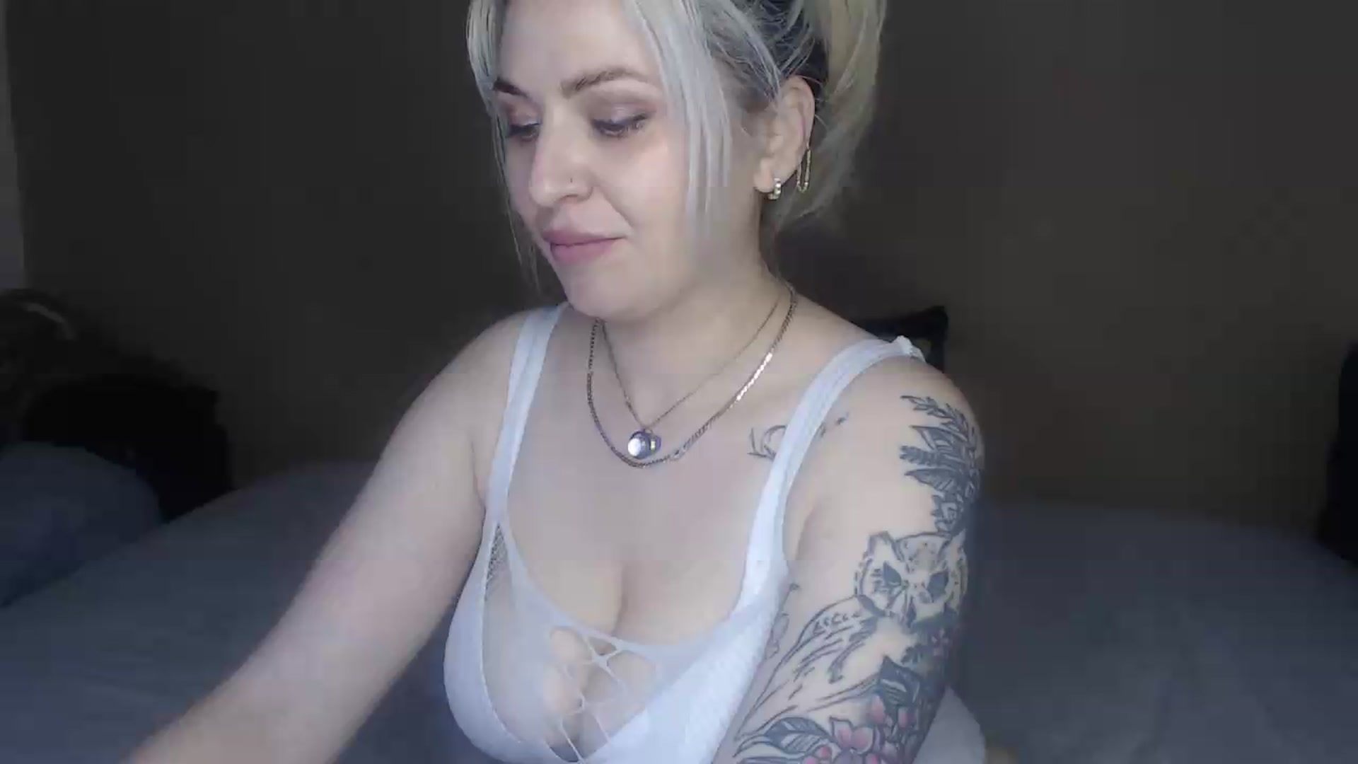 Gallery image thumbnail from SpoiledClaire's myfreecams stream on, 05/17/2026, 22:05 image 8 of 20