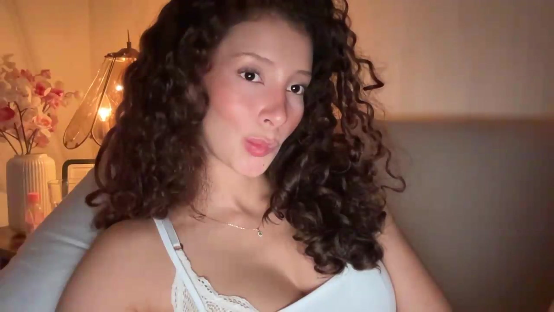 Gallery image thumbnail from SpoiledEllie's myfreecams stream on, 06/29/2026, 04:50 image 10 of 20