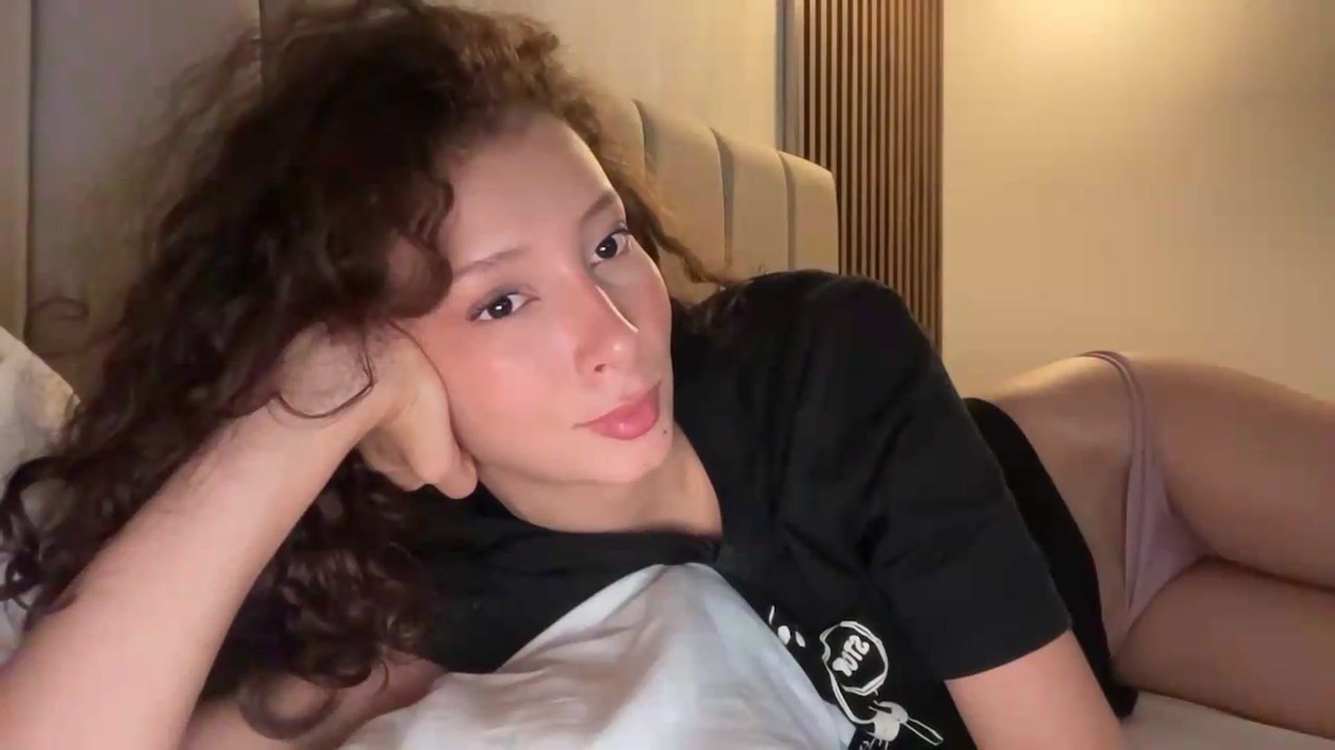 Gallery image thumbnail from SpoiledEllie's myfreecams stream on, 07/04/2026, 05:20 image 17 of 20