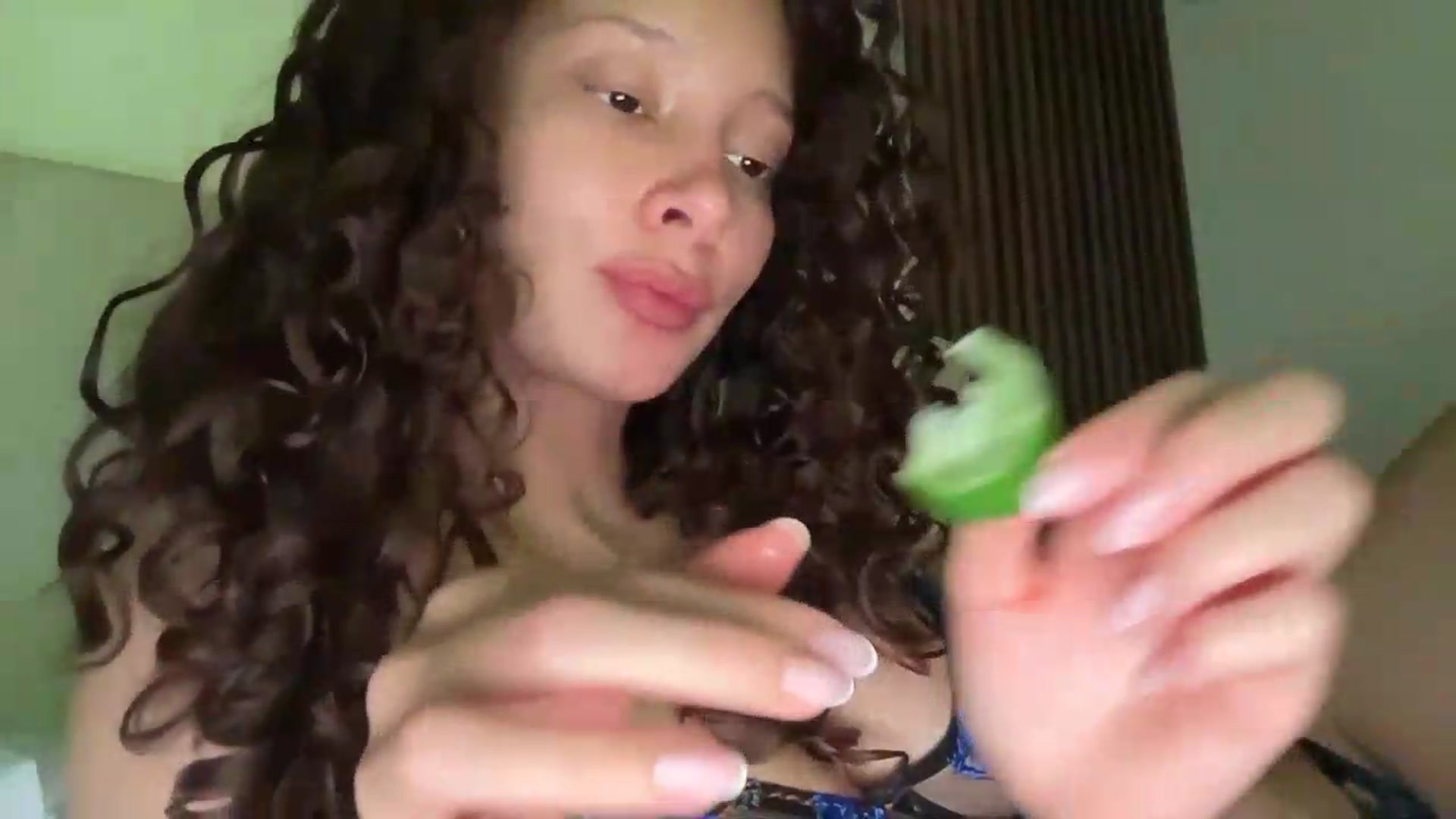 Gallery image thumbnail from SpoiledEllie's myfreecams stream on, 07/06/2026, 03:58 image 16 of 20
