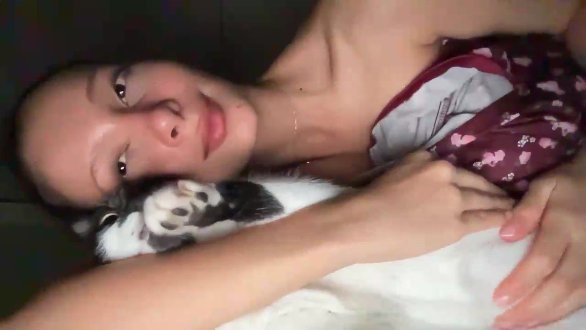 Gallery image thumbnail from SpoiledEllie's myfreecams stream on, 07/16/2026, 07:27 image 12 of 20