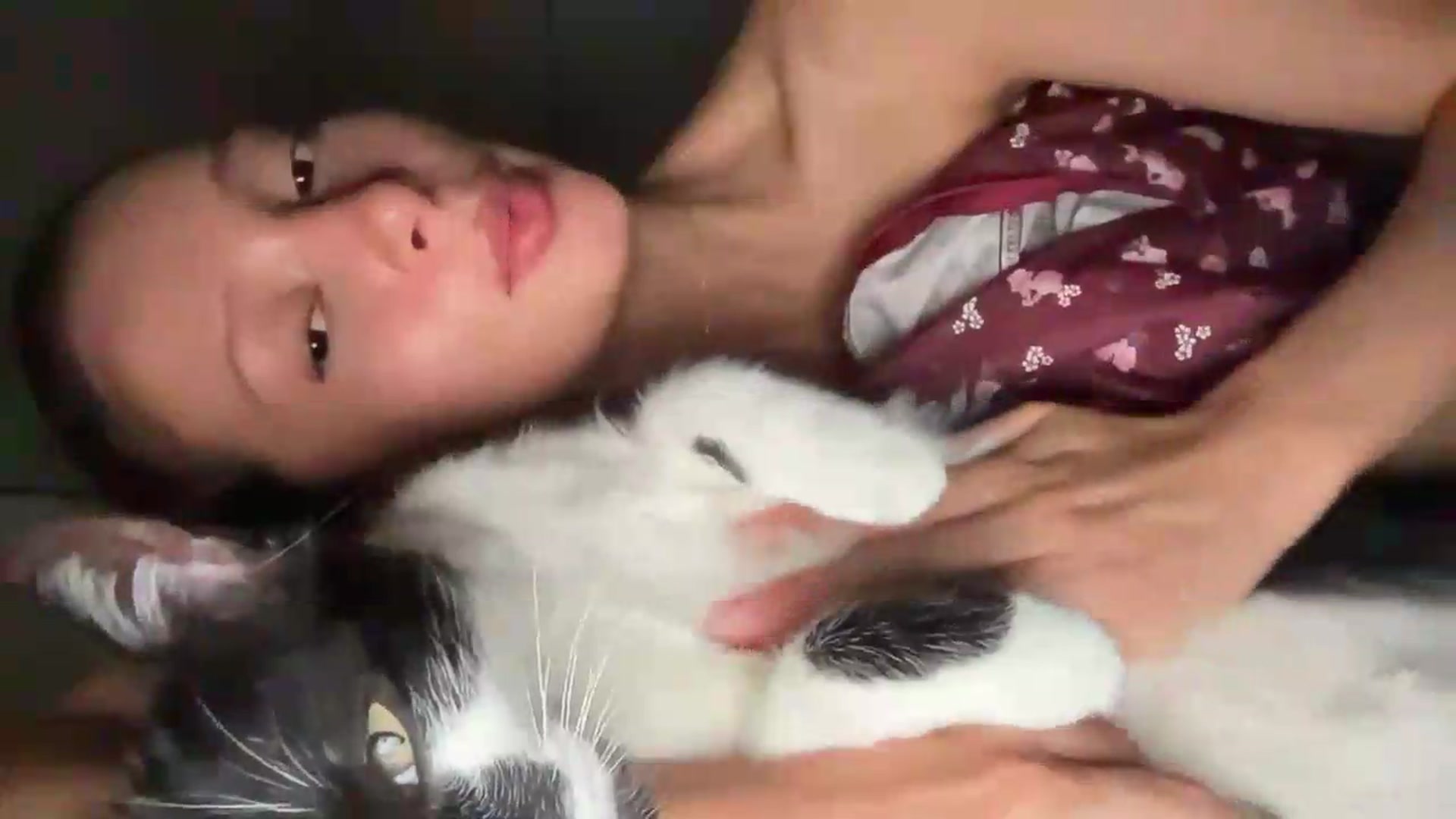 Gallery image thumbnail from SpoiledEllie's myfreecams stream on, 07/16/2026, 07:27 image 13 of 20