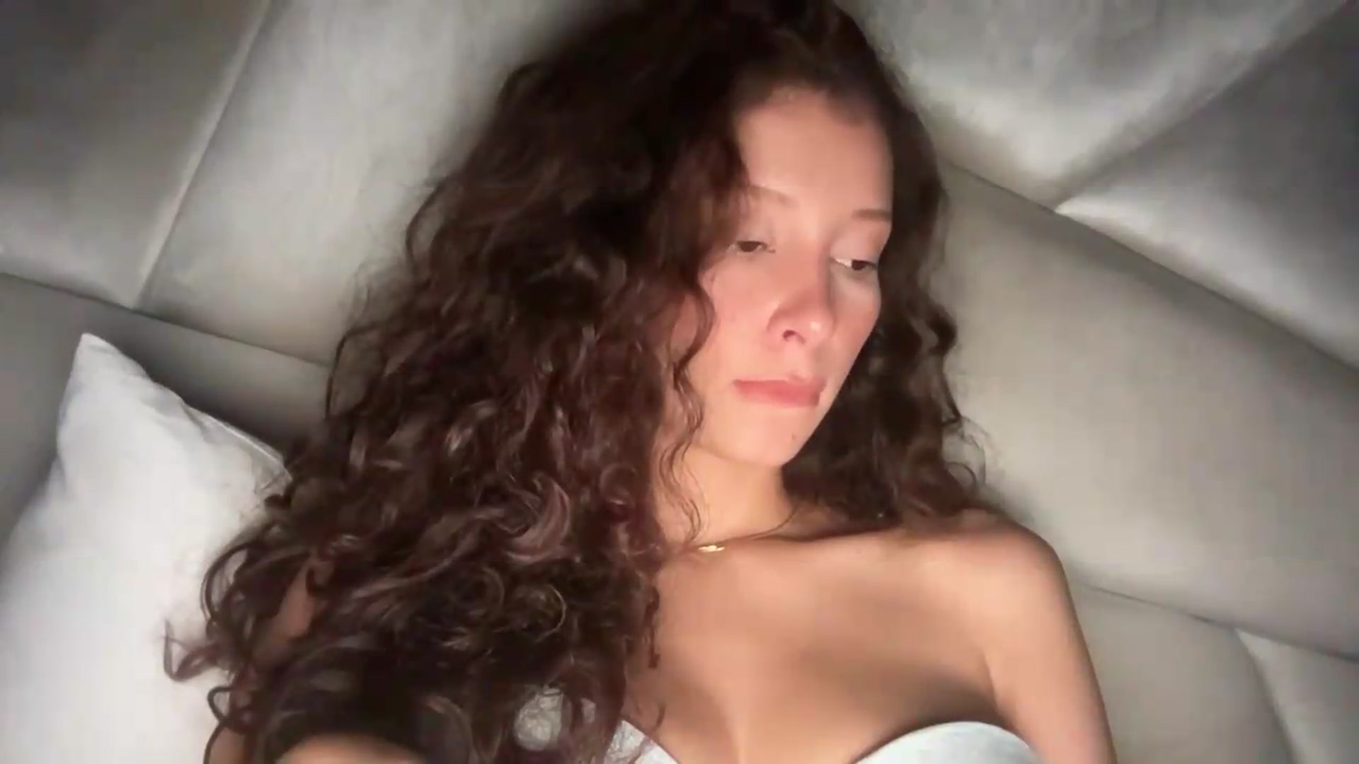 Gallery image thumbnail from SpoiledEllie's myfreecams stream on, 07/23/2026, 05:10 image 19 of 20
