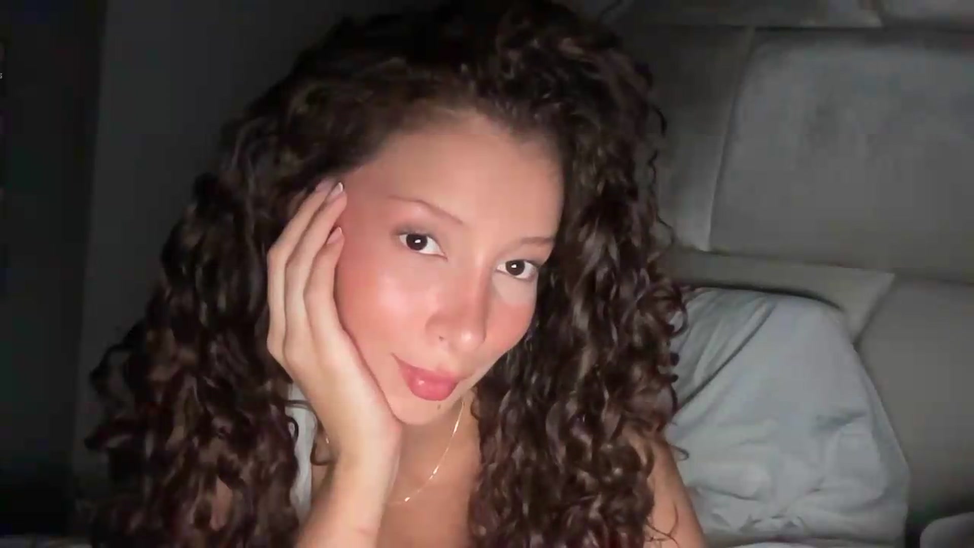 Gallery image thumbnail from SpoiledEllie's myfreecams stream on, 08/12/2026, 02:23 image 3 of 20