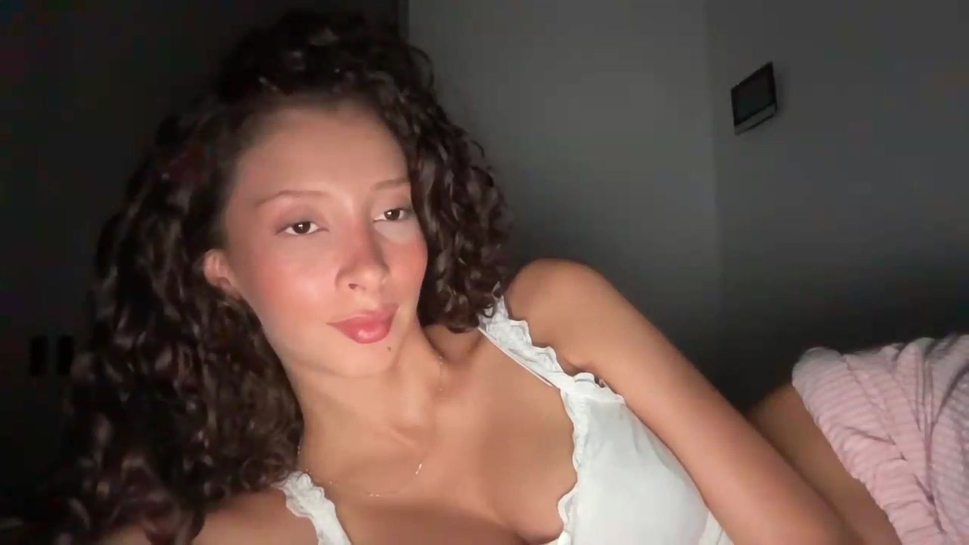 Gallery image thumbnail from SpoiledEllie's myfreecams stream on, 08/12/2026, 02:23 image 5 of 20