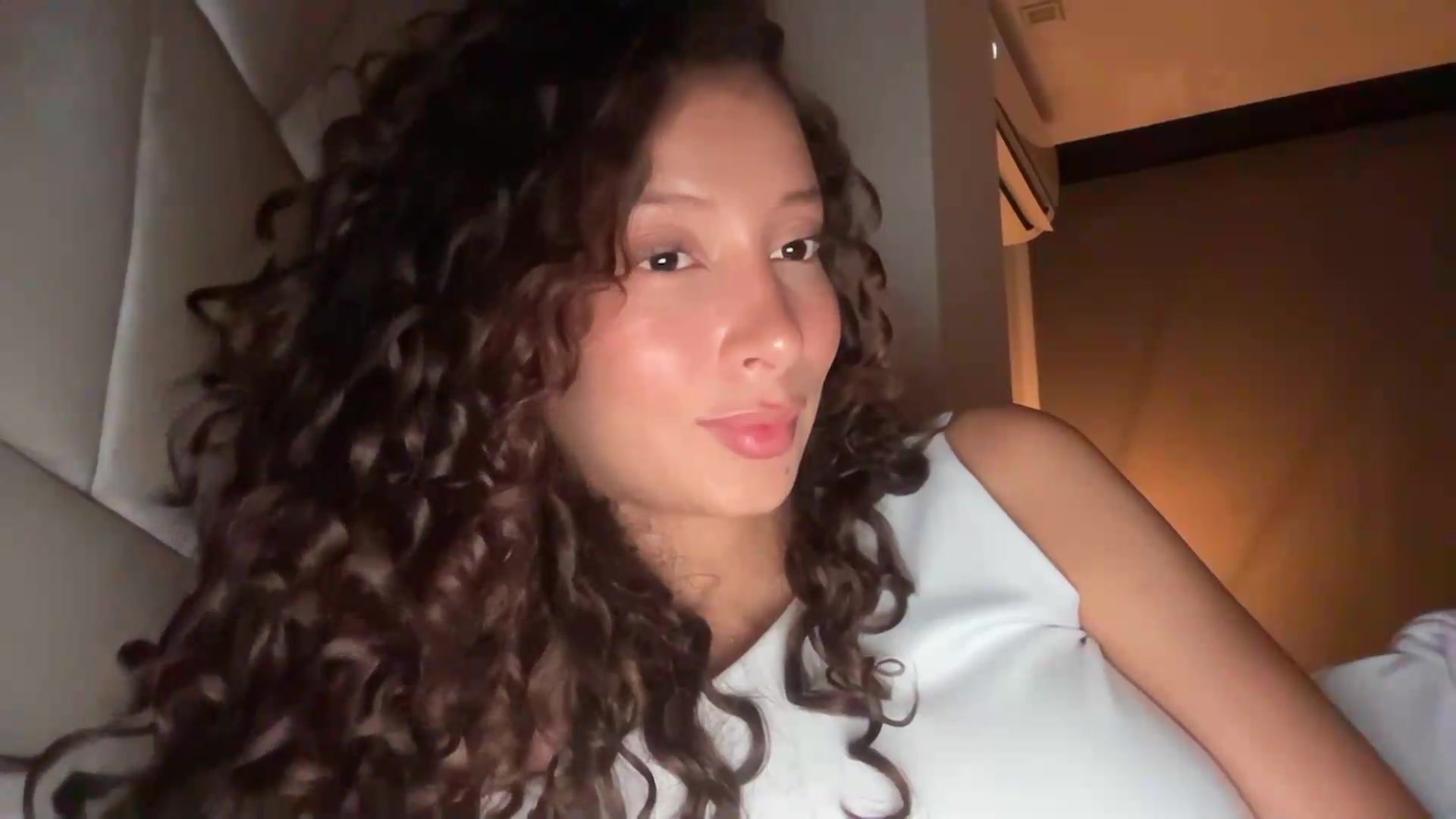 Gallery image thumbnail from SpoiledEllie's myfreecams stream on, 08/27/2026, 06:29 image 5 of 20