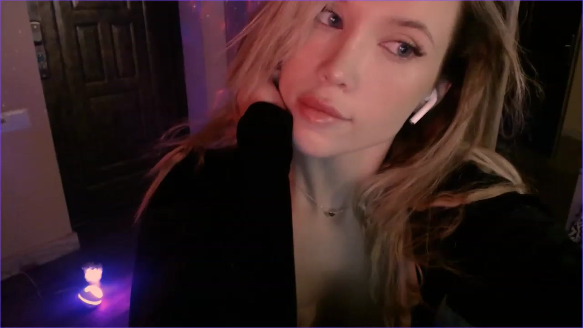 Gallery image thumbnail from SpoiledNess's myfreecams stream on, 11/27/2022, 21:18 image 3 of 20