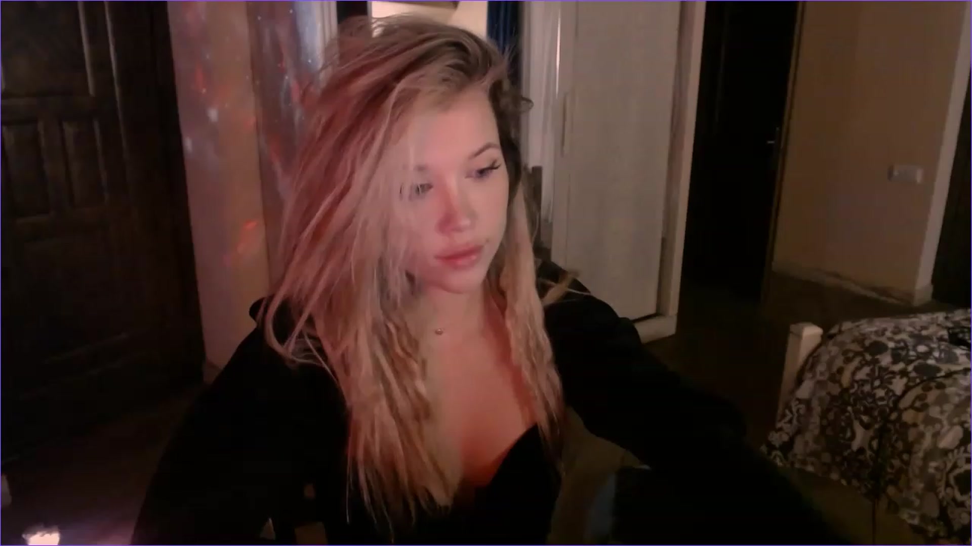 Gallery image thumbnail from SpoiledNess's myfreecams stream on, 11/27/2022, 21:18 image 1 of 20