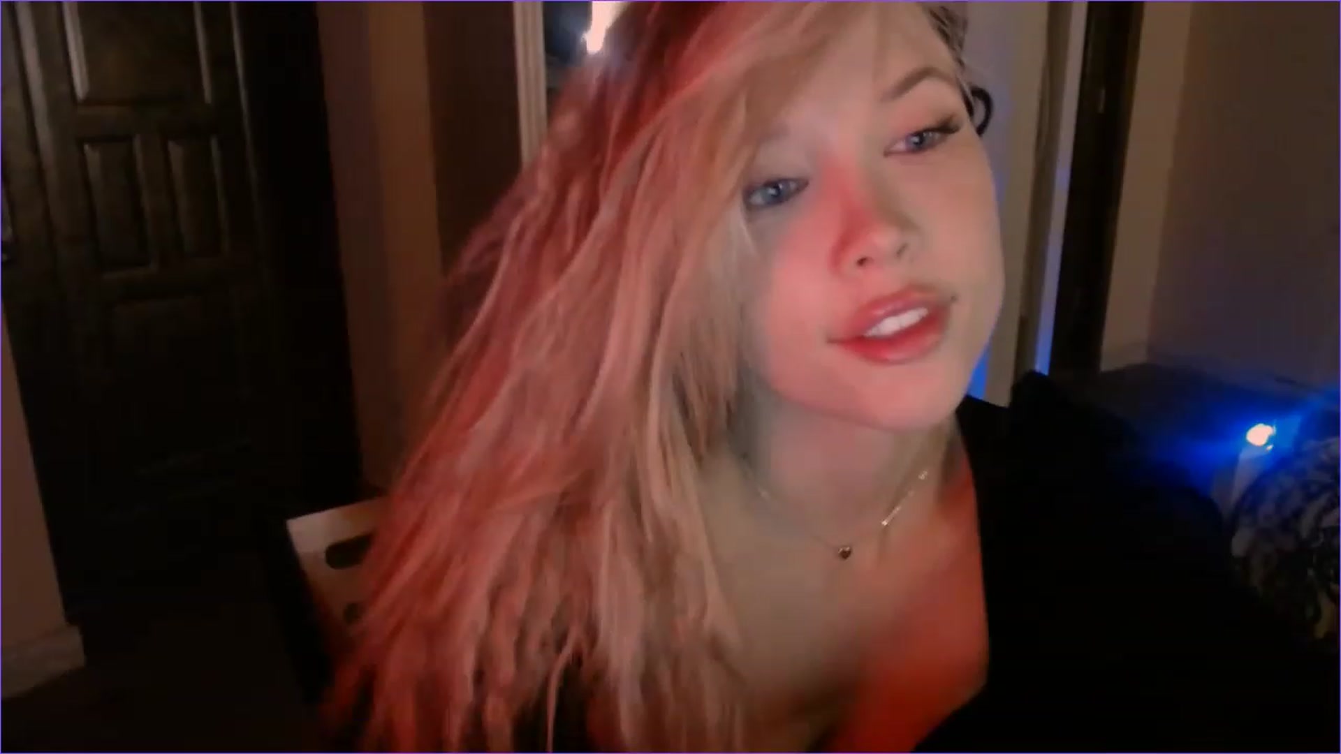 Gallery image thumbnail from SpoiledNess's myfreecams stream on, 11/27/2022, 21:18 image 15 of 20