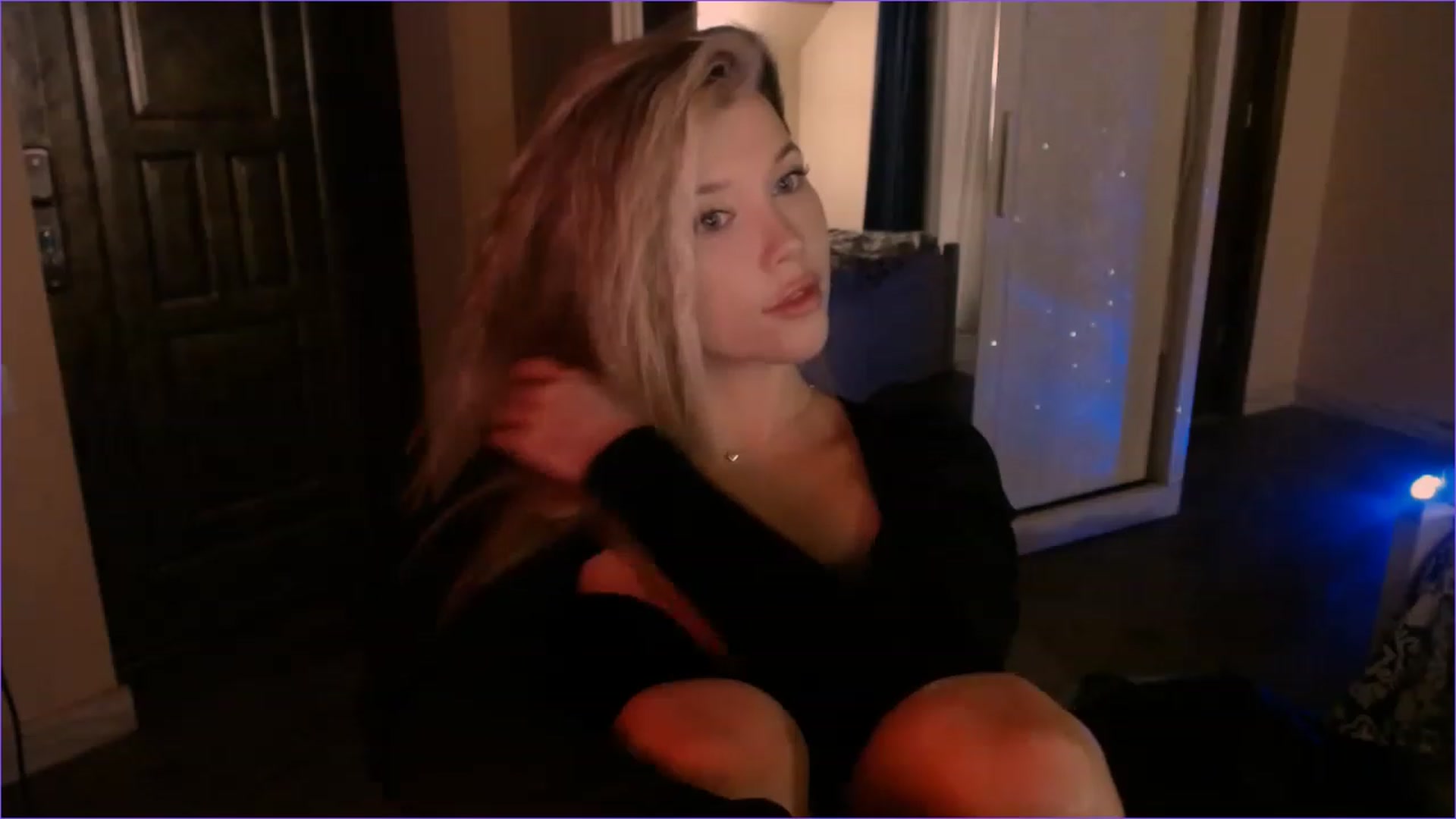 Gallery image thumbnail from SpoiledNess's myfreecams stream on, 11/27/2022, 21:18 image 18 of 20