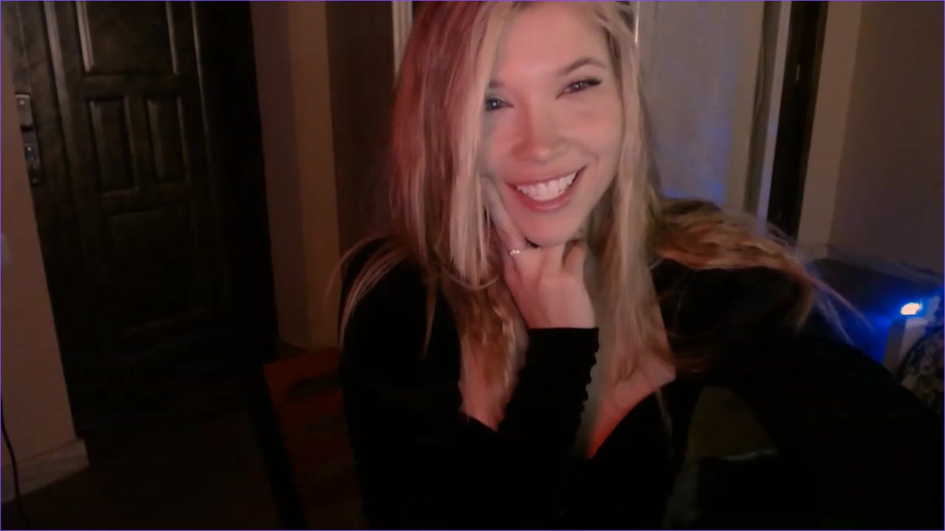 Gallery image thumbnail from SpoiledNess's myfreecams stream on, 11/27/2022, 21:18 image 16 of 20