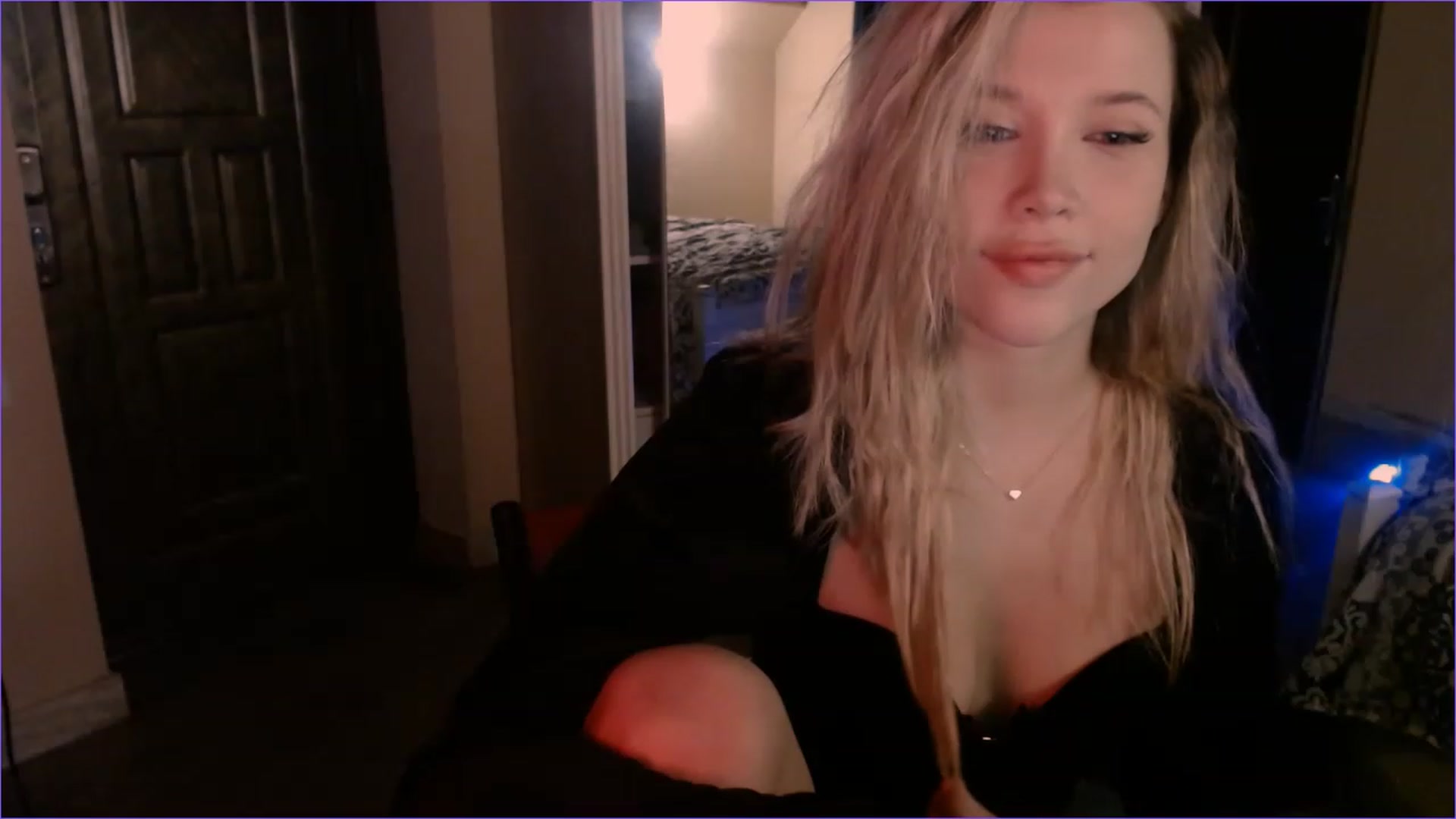 Gallery image thumbnail from SpoiledNess's myfreecams stream on, 11/27/2022, 22:26 image 16 of 20
