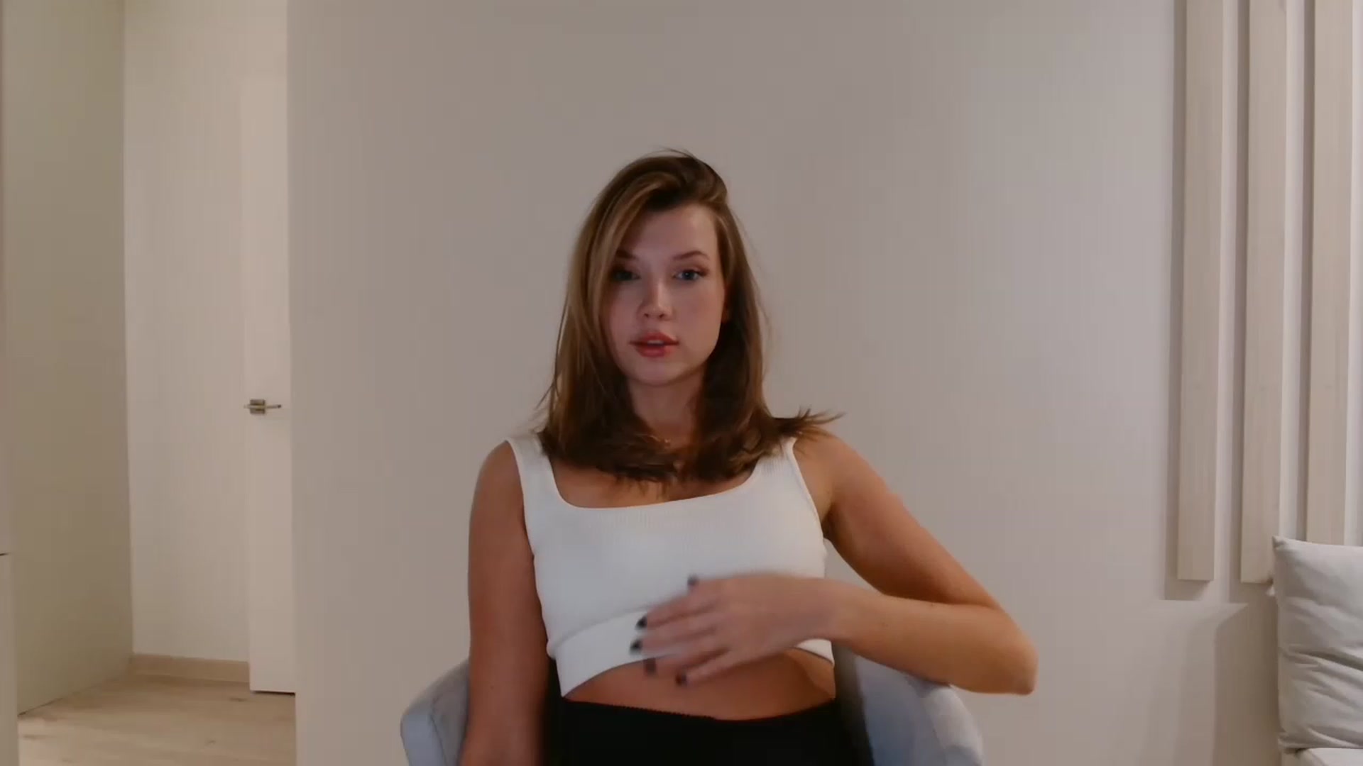 Gallery image thumbnail from SpoiledNess's myfreecams stream on, 05/19/2023, 24:20 image 17 of 20