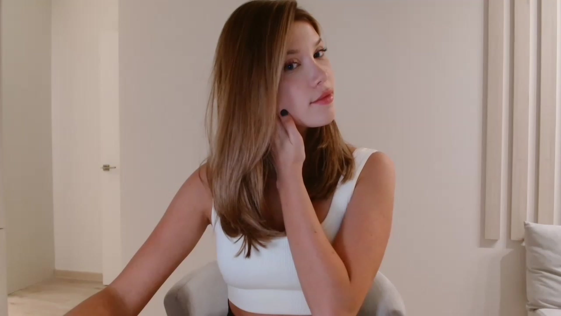 Gallery image thumbnail from SpoiledNess's myfreecams stream on, 05/19/2023, 01:02 image 3 of 20