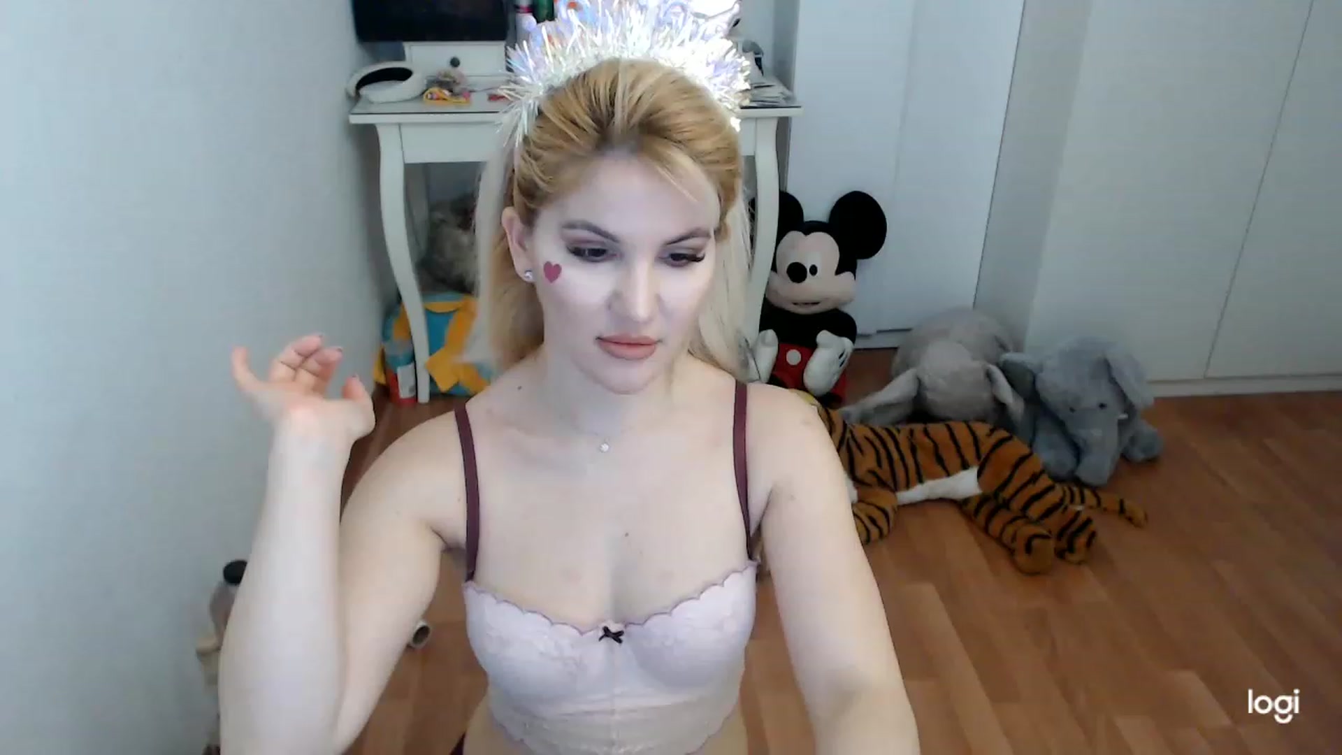 Gallery image thumbnail from SpringJewel's myfreecams stream on, 03/09/2023, 11:45 image 2 of 20