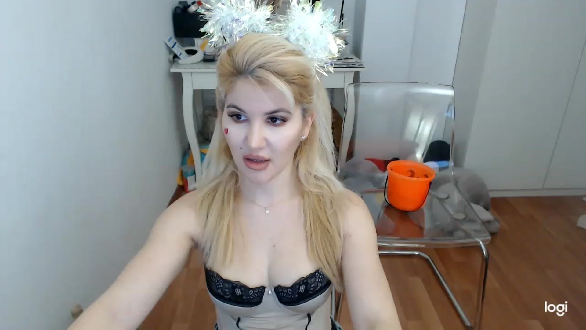 Gallery image thumbnail from SpringJewel's myfreecams stream on, 03/11/2023, 09:44 image 19 of 20