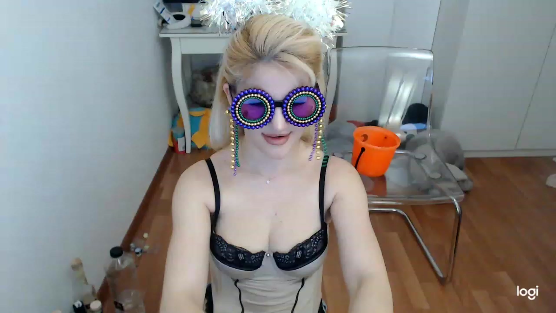 Gallery image thumbnail from SpringJewel's myfreecams stream on, 03/11/2023, 10:26 image 2 of 20