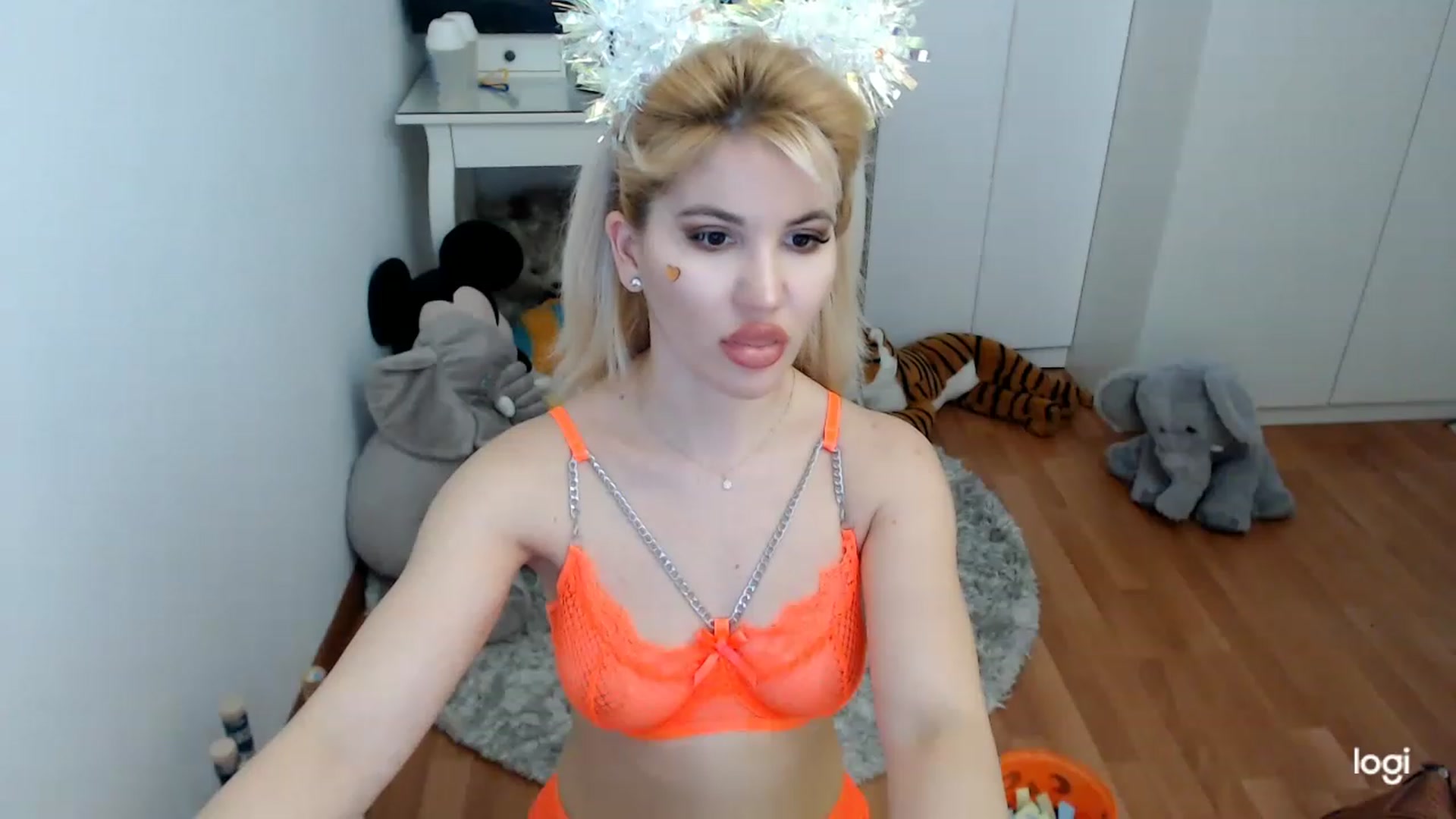 Gallery image thumbnail from SpringJewel's myfreecams stream on, 03/15/2023, 10:05 image 19 of 20