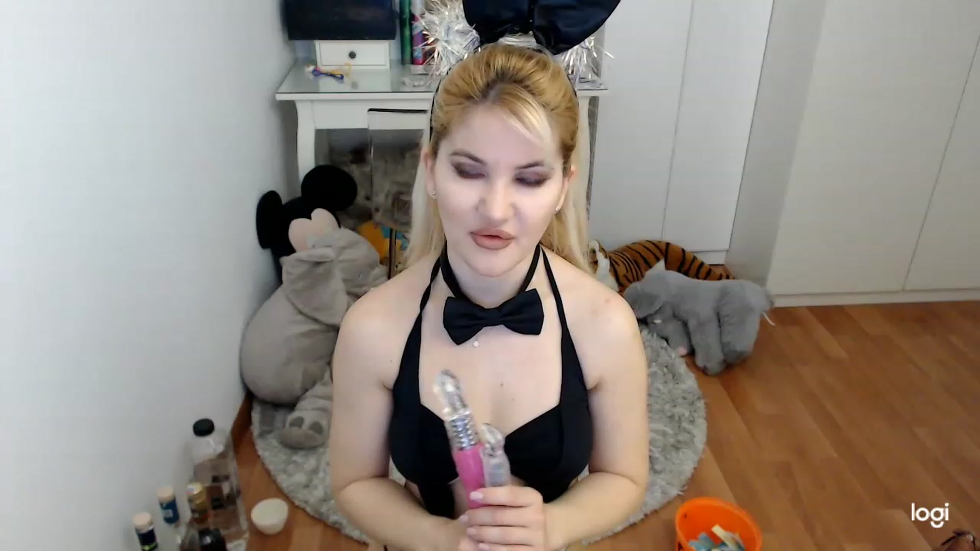 Gallery image thumbnail from SpringJewel's myfreecams stream on, 03/16/2023, 09:23 image 3 of 20