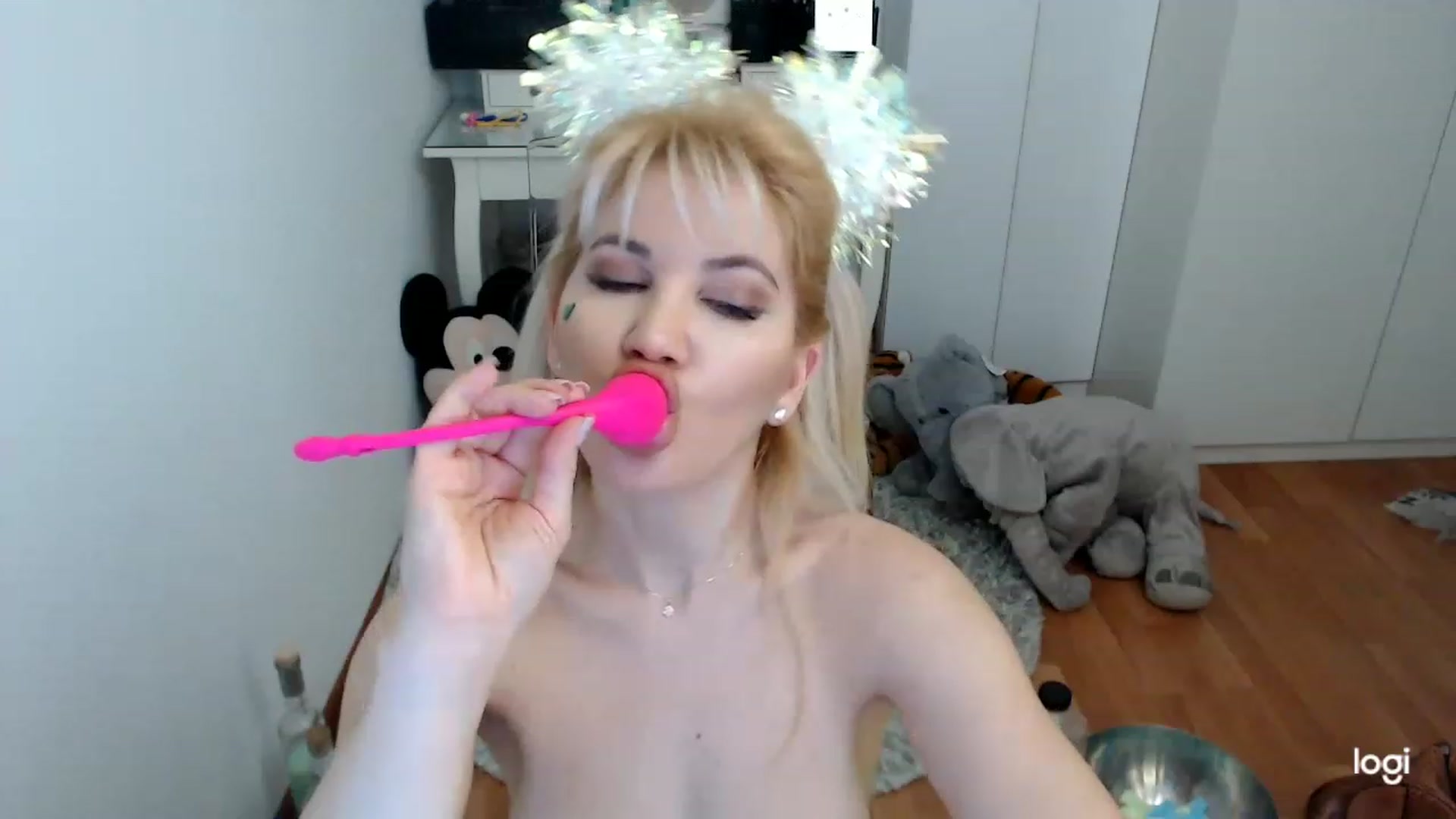 Gallery image thumbnail from SpringJewel's myfreecams stream on, 03/21/2023, 10:30 image 3 of 20