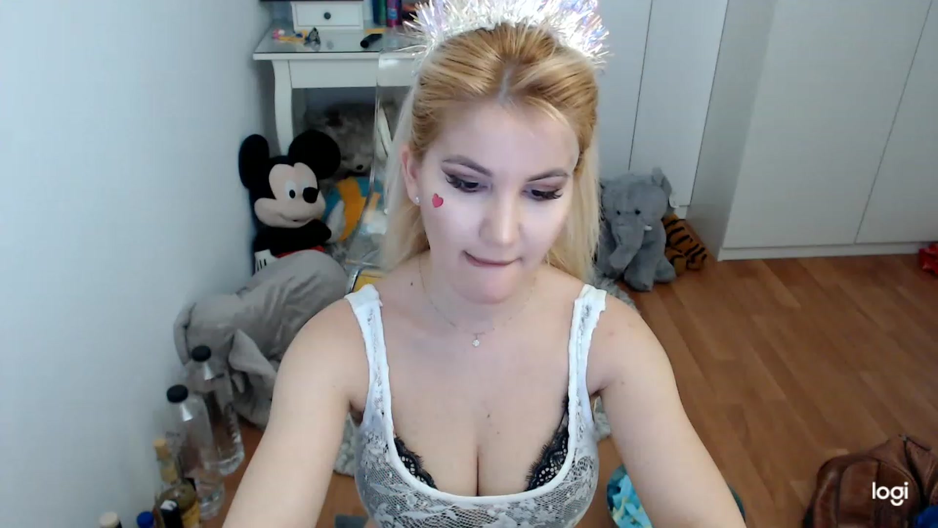 Gallery image thumbnail from SpringJewel's myfreecams stream on, 03/23/2023, 08:51 image 16 of 20