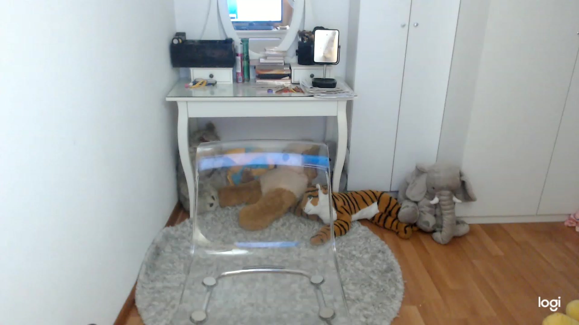 Gallery image thumbnail from SpringJewel's myfreecams stream on, 04/18/2023, 07:34 image 6 of 20