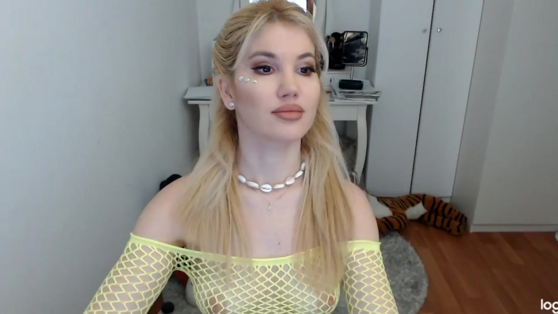 Gallery image thumbnail from SpringJewel's myfreecams stream on, 03/25/2024, 07:44 image 2 of 20
