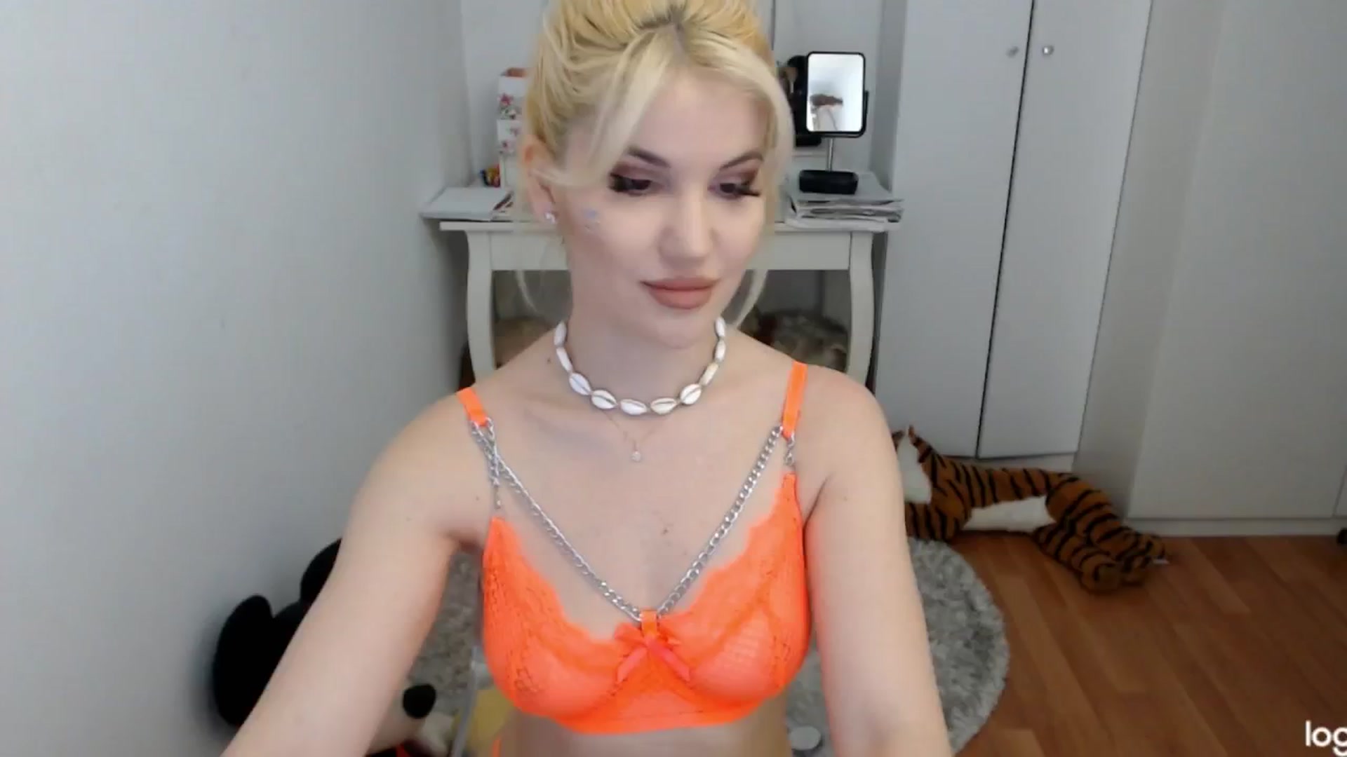 Gallery image thumbnail from SpringJewel's myfreecams stream on, 04/19/2024, 06:59 image 4 of 20