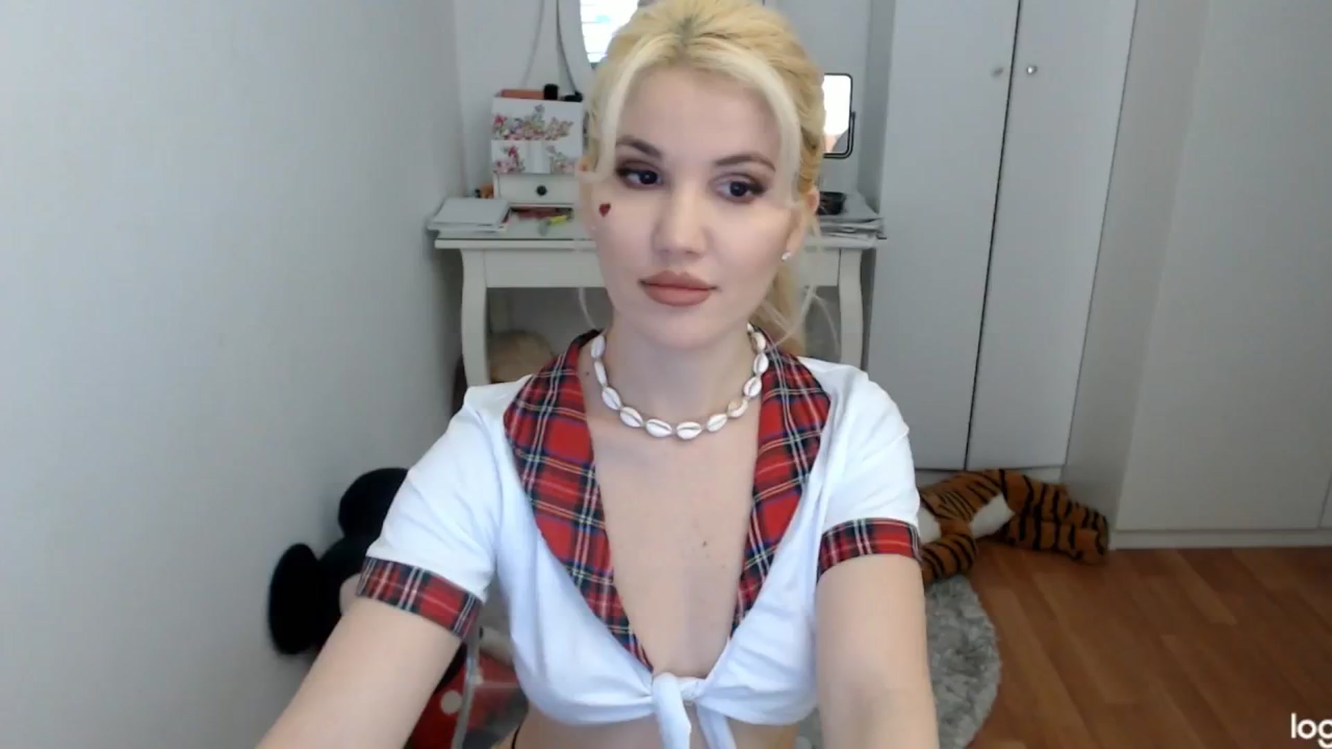 Gallery image thumbnail from SpringJewel's myfreecams stream on, 04/20/2024, 06:48 image 19 of 20