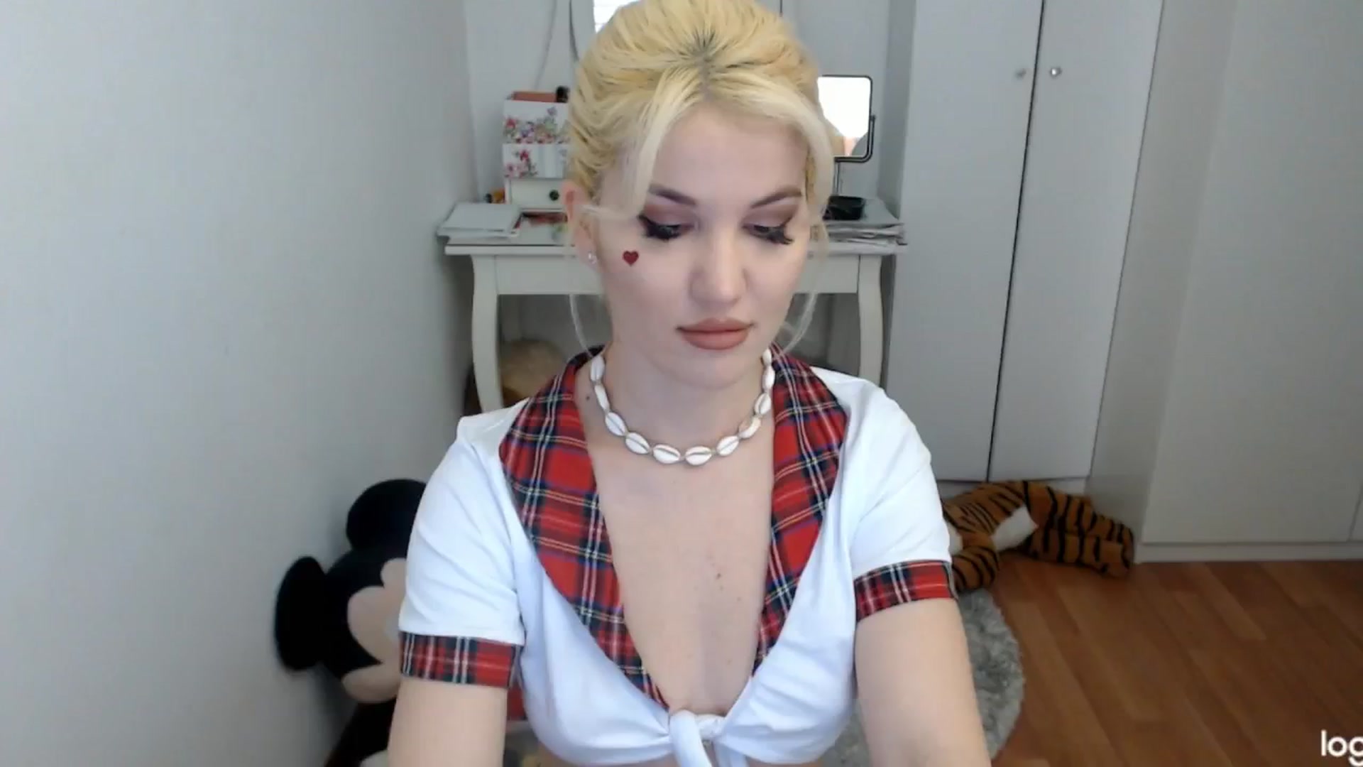 Gallery image thumbnail from SpringJewel's myfreecams stream on, 04/20/2024, 06:48 image 18 of 20