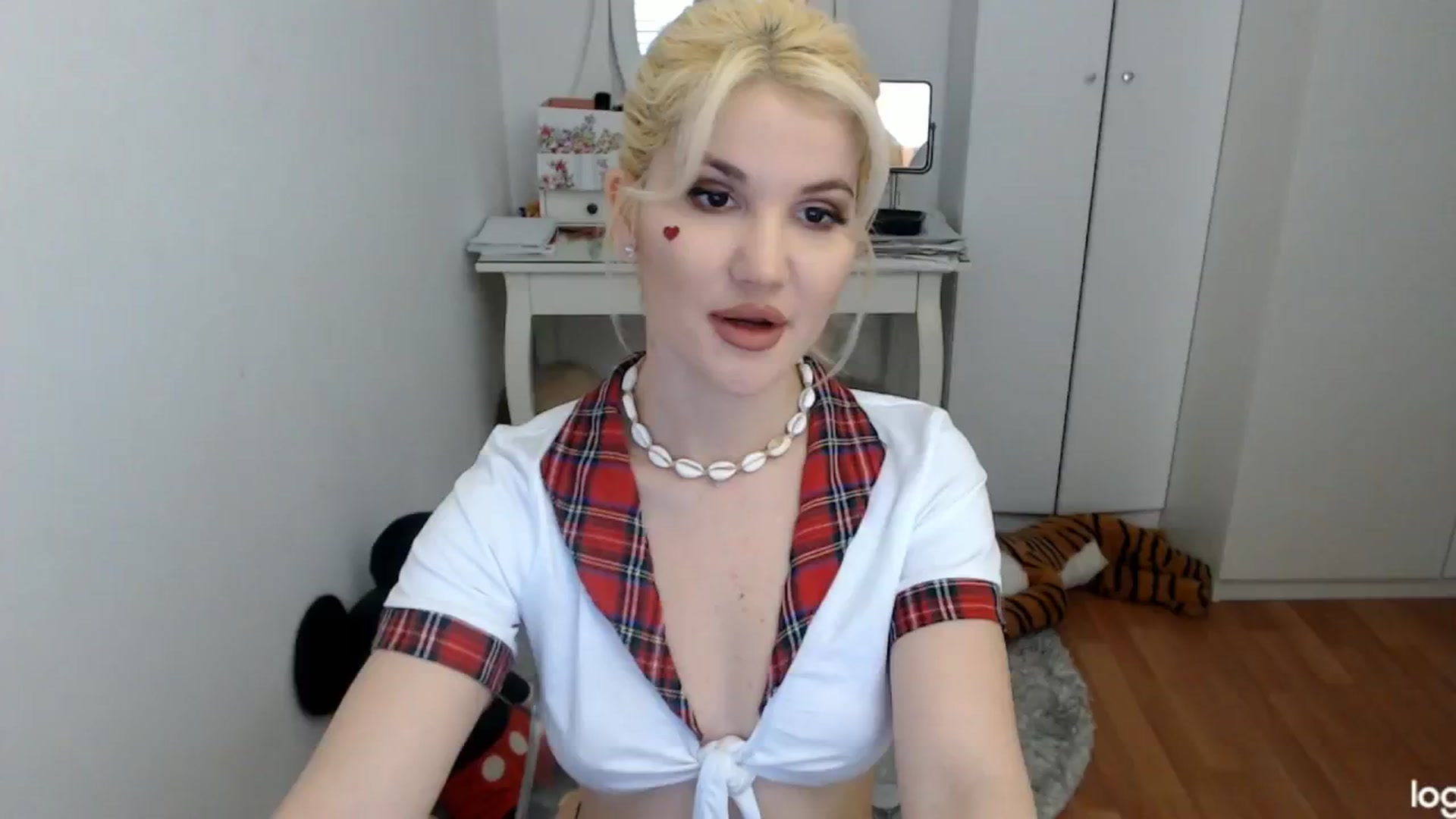 Gallery image thumbnail from SpringJewel's myfreecams stream on, 04/20/2024, 06:48 image 12 of 20