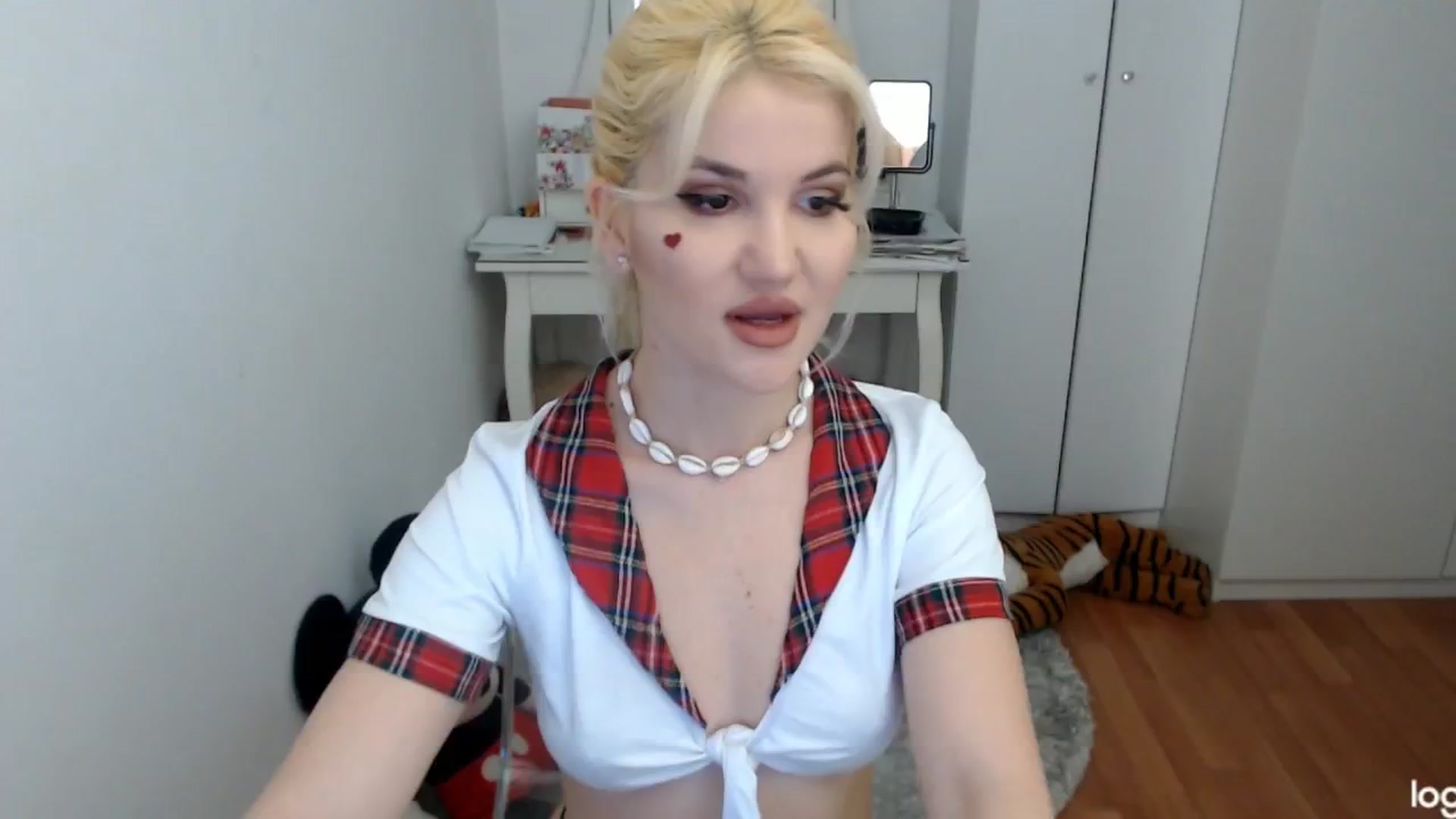 Gallery image thumbnail from SpringJewel's myfreecams stream on, 04/20/2024, 06:48 image 14 of 20
