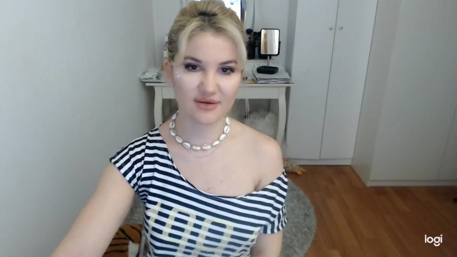 Gallery image thumbnail from SpringJewel's myfreecams stream on, 03/02/2025, 07:43 image 3 of 20