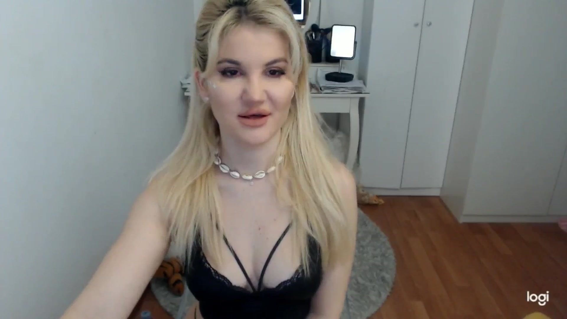 Gallery image thumbnail from SpringJewel's myfreecams stream on, 03/05/2025, 06:46 image 9 of 20