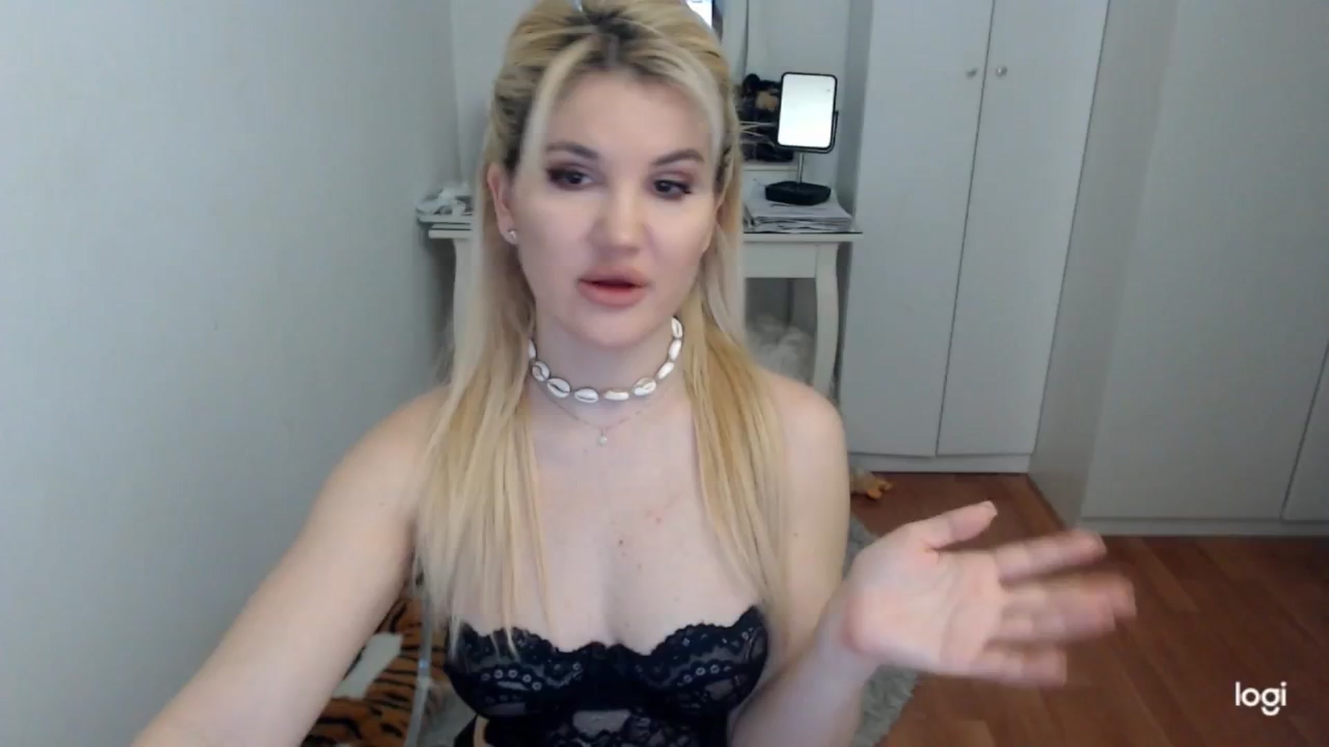 Gallery image thumbnail from SpringJewel's myfreecams stream on, 03/13/2025, 06:16 image 2 of 20