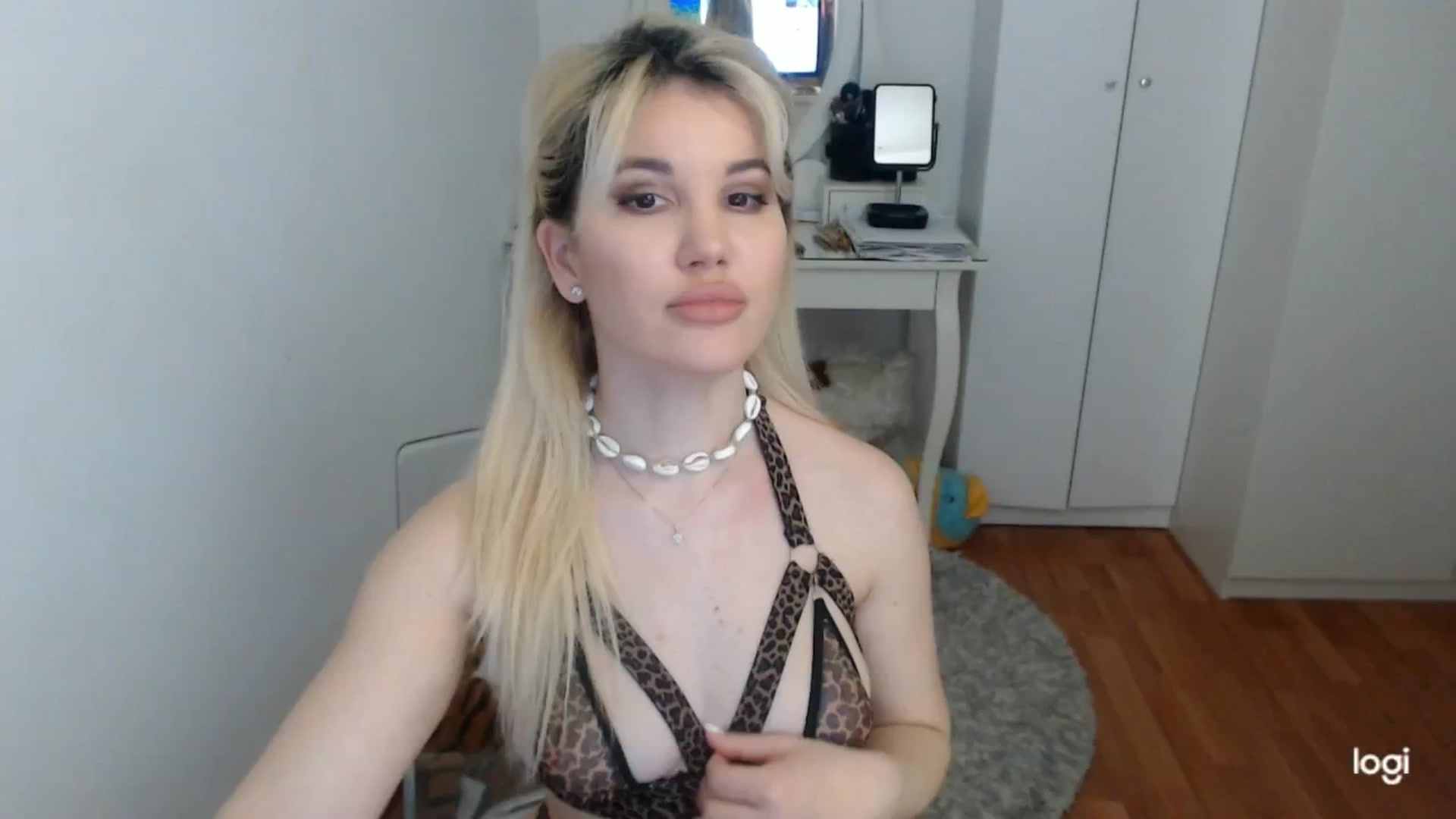 Gallery image thumbnail from SpringJewel's myfreecams stream on, 04/13/2025, 07:33 image 2 of 20