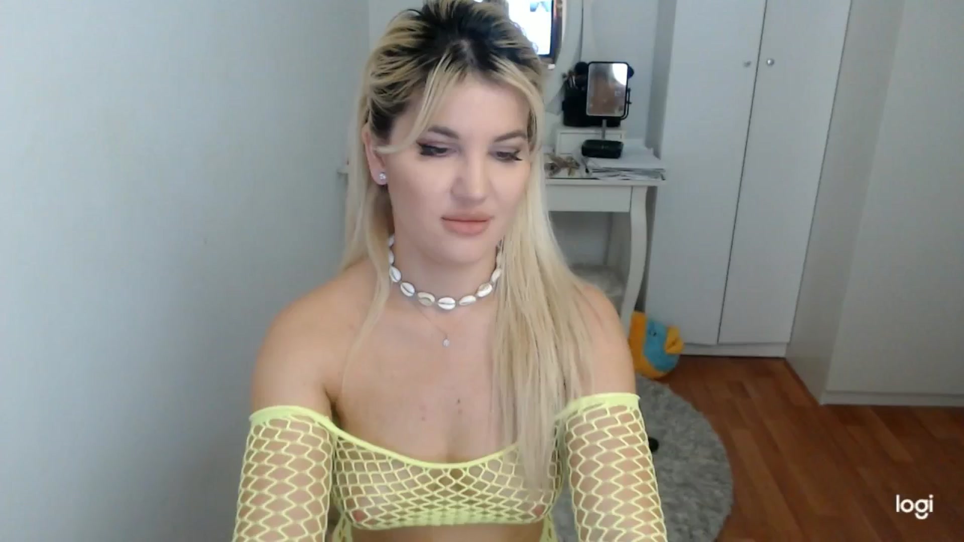 Gallery image thumbnail from SpringJewel's myfreecams stream on, 04/18/2025, 07:01 image 12 of 20