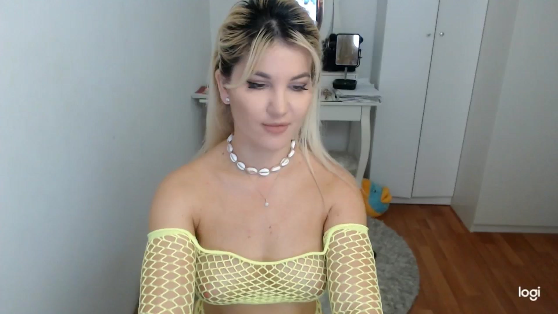 Gallery image thumbnail from SpringJewel's myfreecams stream on, 04/18/2025, 07:01 image 7 of 20