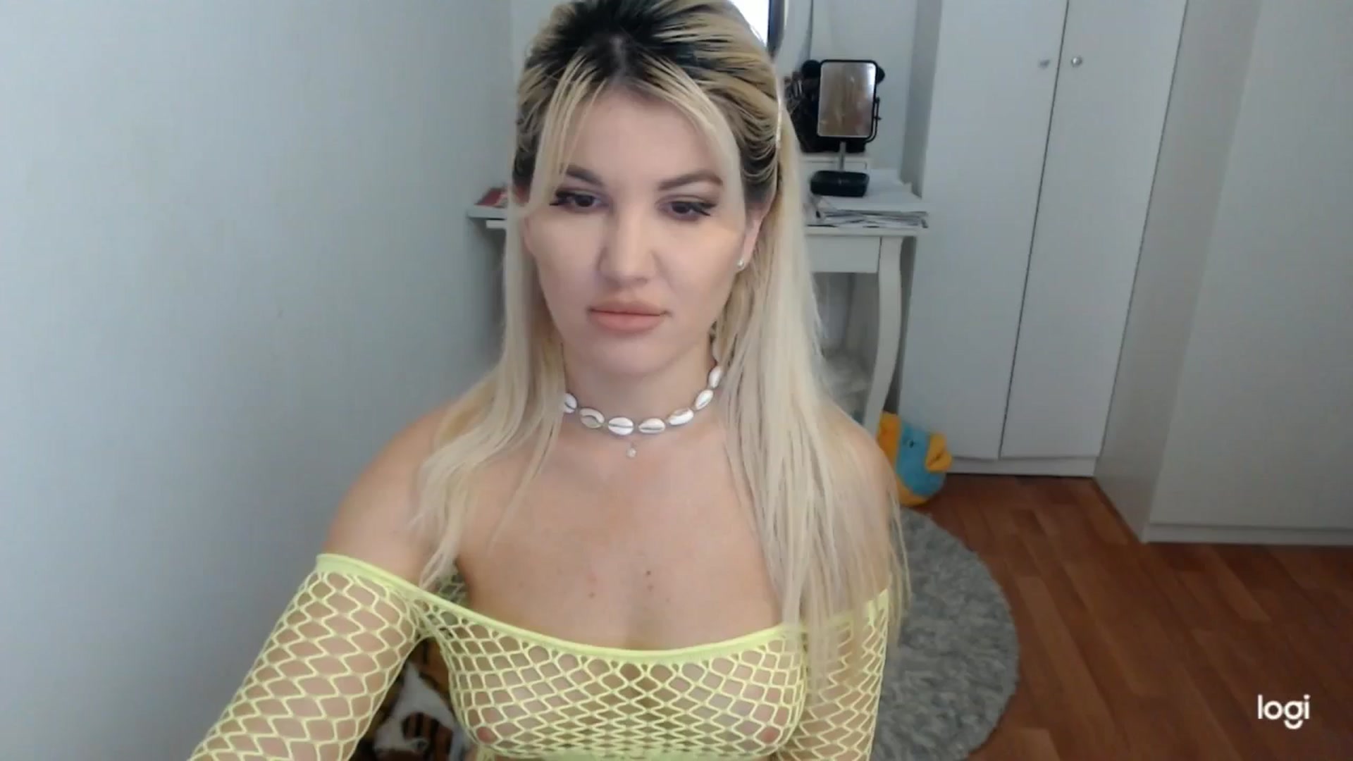 Gallery image thumbnail from SpringJewel's myfreecams stream on, 04/18/2025, 07:01 image 1 of 20