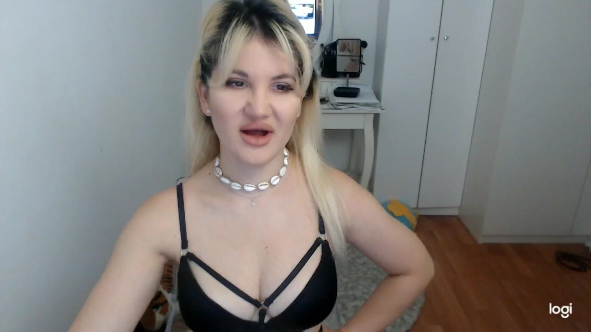 Gallery image thumbnail from SpringJewel's myfreecams stream on, 05/20/2025, 08:28 image 3 of 20