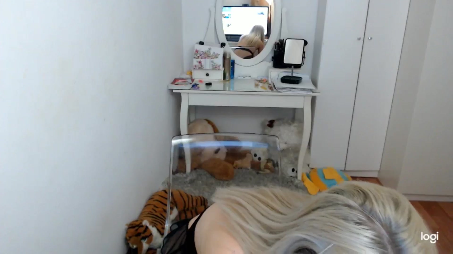 Gallery image thumbnail from SpringJewel's myfreecams stream on, 05/25/2025, 09:46 image 10 of 20
