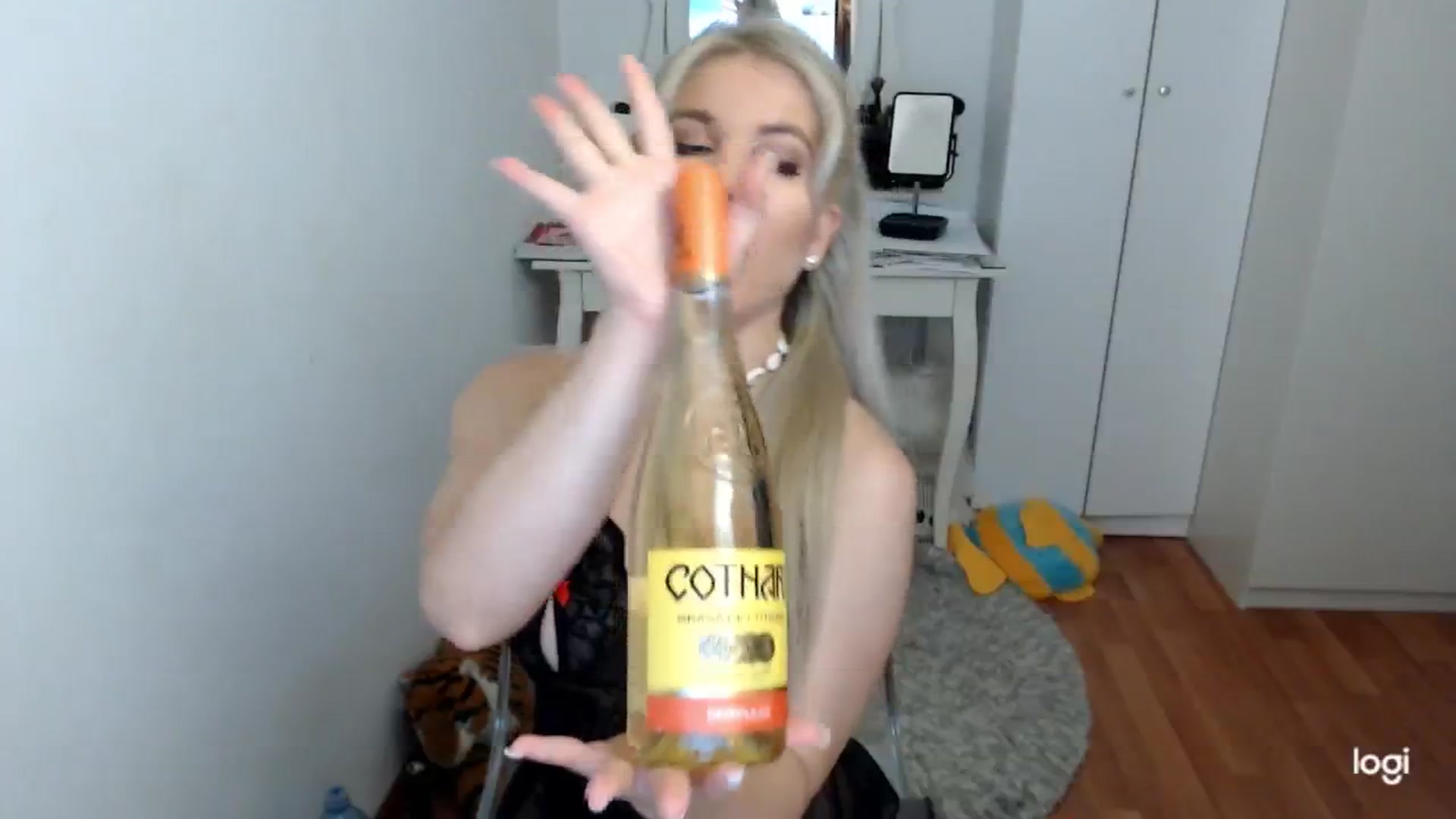 Gallery image thumbnail from SpringJewel's myfreecams stream on, 05/25/2025, 09:46 image 3 of 20