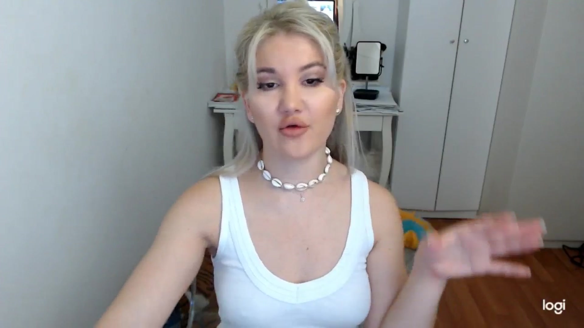 Gallery image thumbnail from SpringJewel's myfreecams stream on, 05/26/2025, 08:32 image 3 of 20