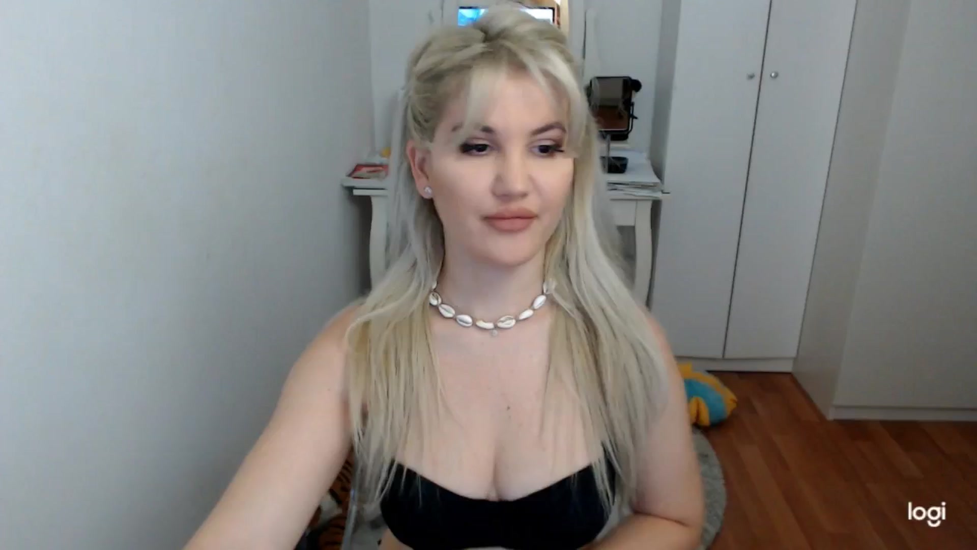 Gallery image thumbnail from SpringJewel's myfreecams stream on, 05/27/2025, 08:35 image 1 of 20