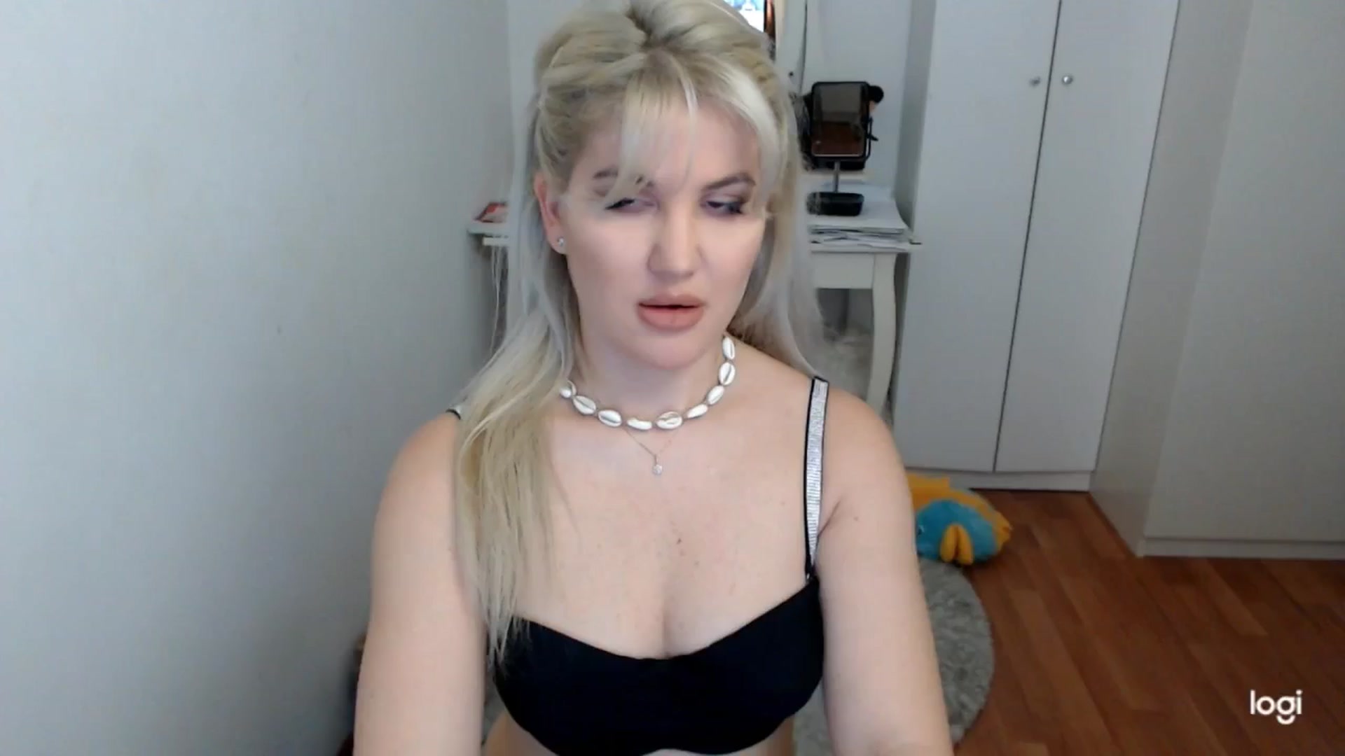 Gallery image thumbnail from SpringJewel's myfreecams stream on, 05/27/2025, 08:35 image 2 of 20